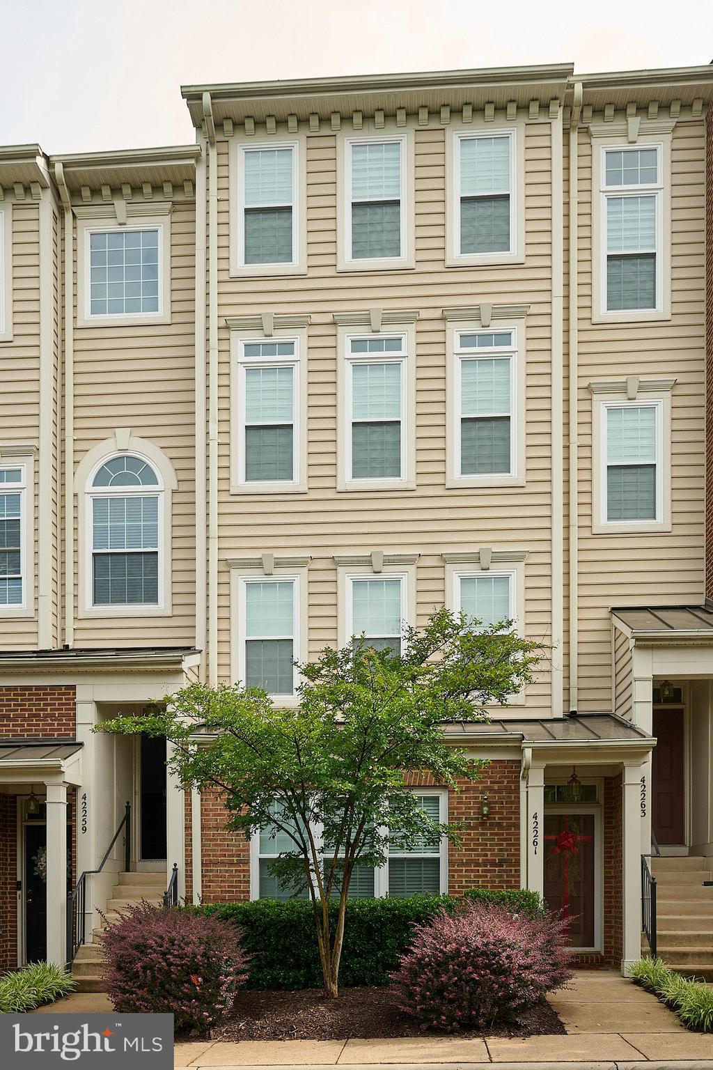 Welcome to this beautiful and well maintained 3 Bed, 2 Full and 1-half bath townhome in the desirable Amber Spring Condominiums of Aldie. Spanning 2,025 sq ft across three levels. Whole home is freshly painted.

Upgrade wood flooring in 2025 with all levels and bathroom floors
New refrigerated installed in Dec 2025
New dishwasher - 2025
New water heating system 
New microwave 
Renovated garage floor