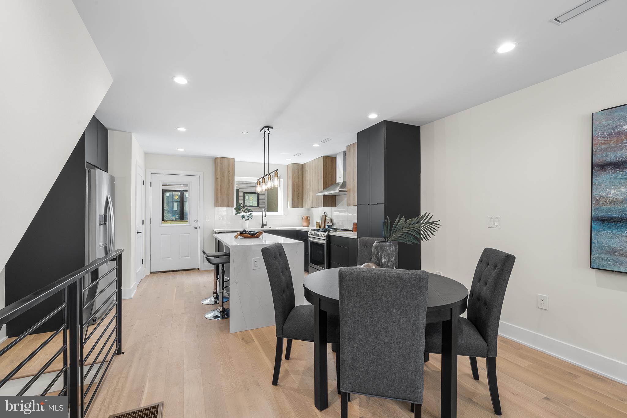 QUEEN VILLAGE - Residential