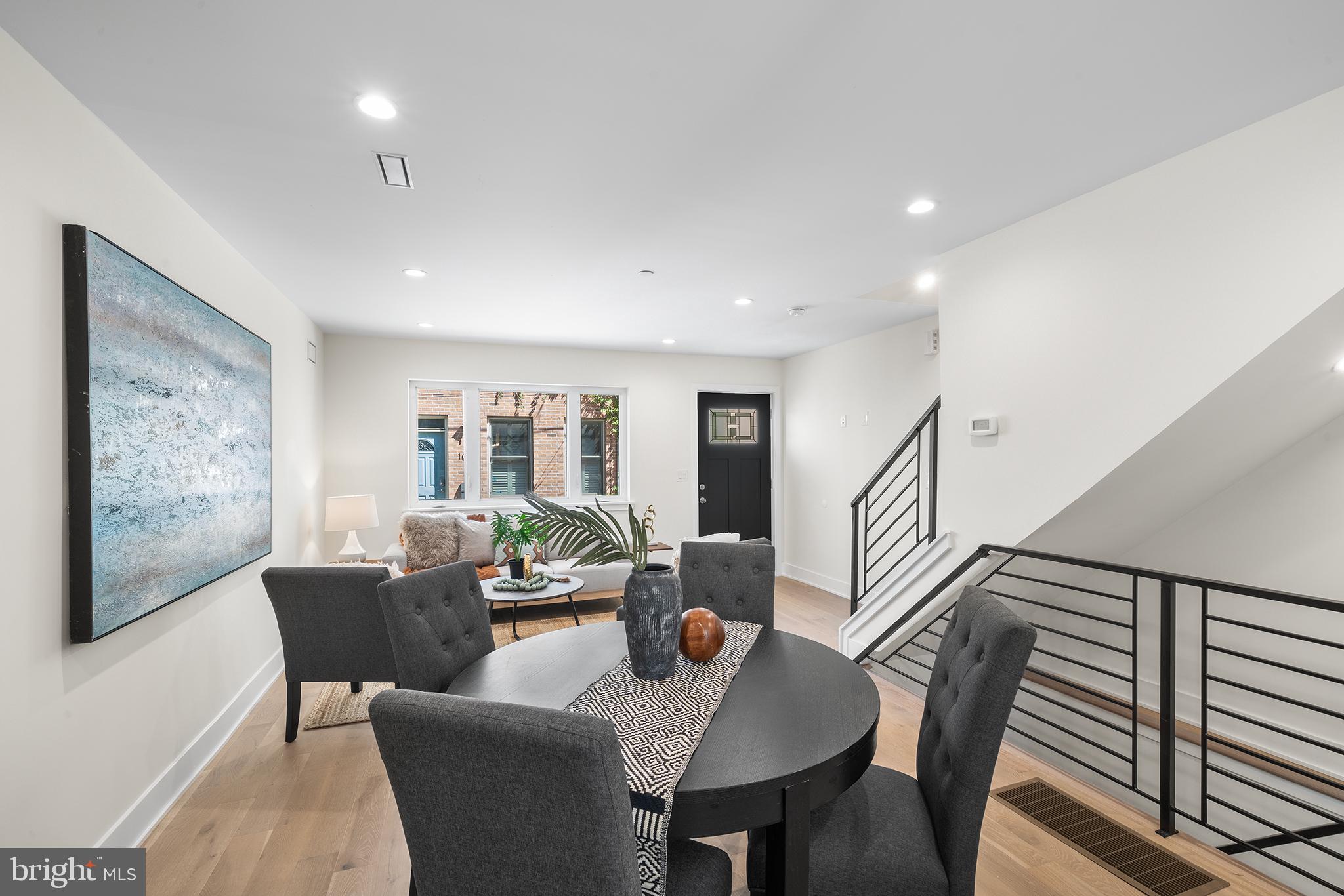 QUEEN VILLAGE - Residential