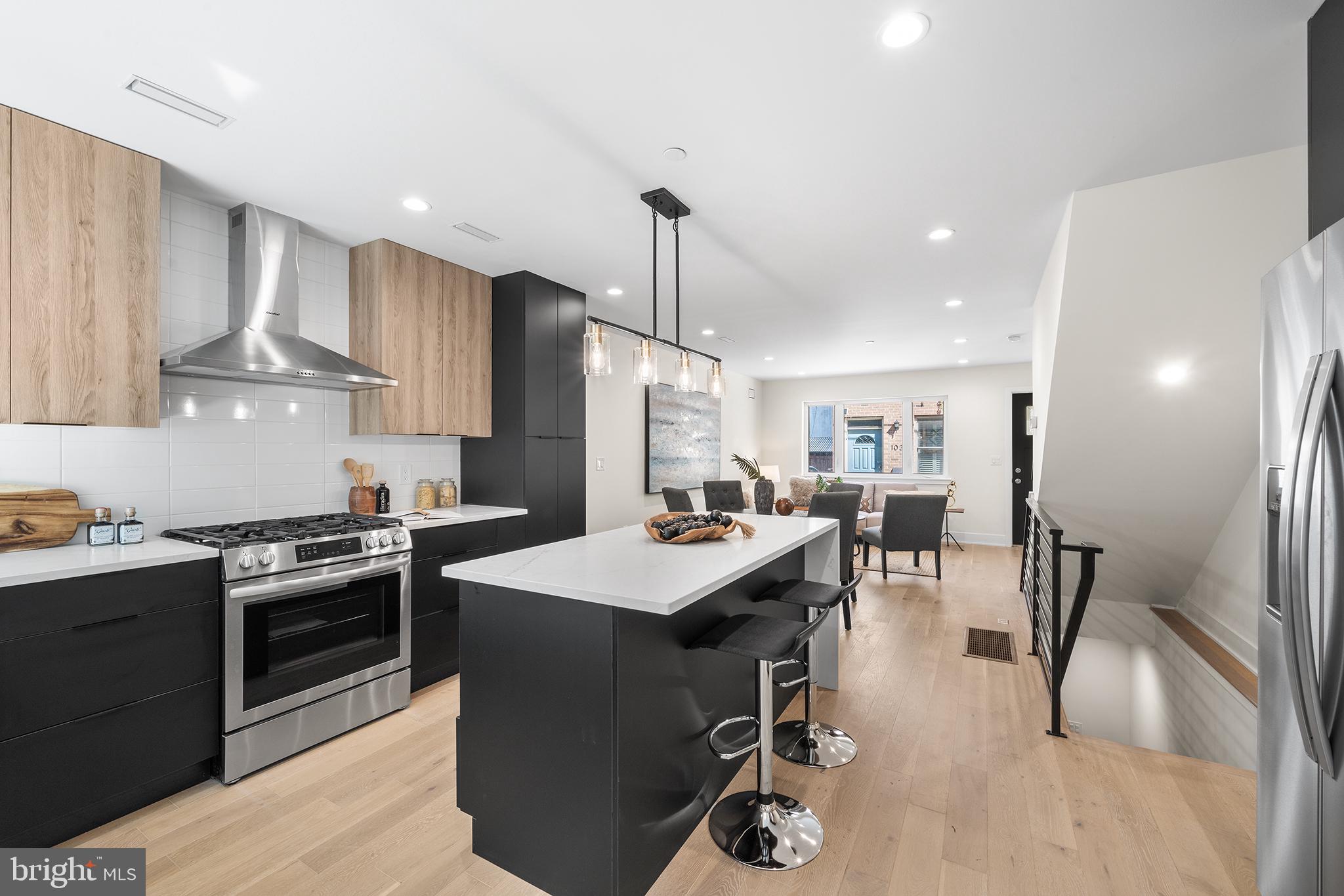 QUEEN VILLAGE - Residential