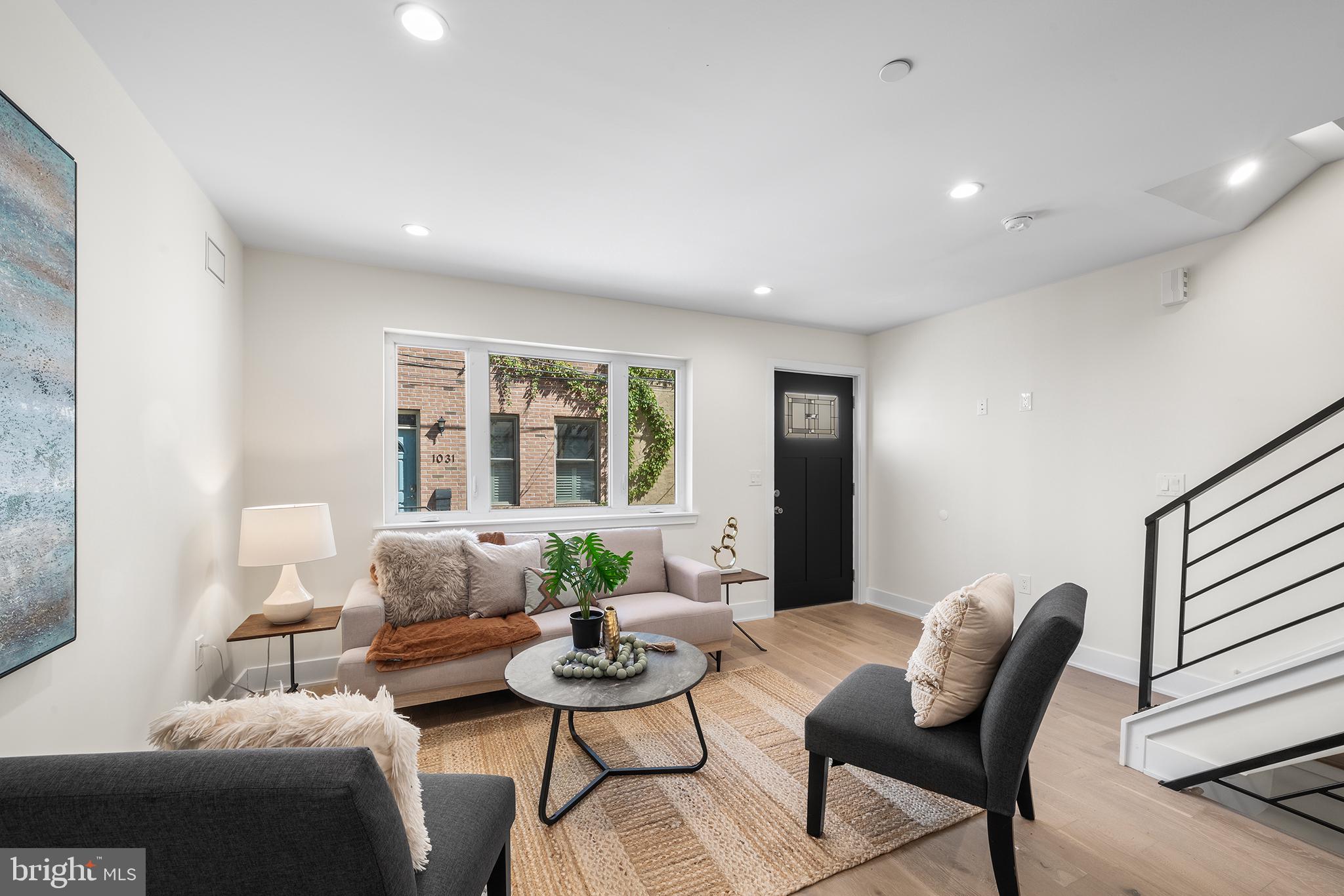 QUEEN VILLAGE - Residential