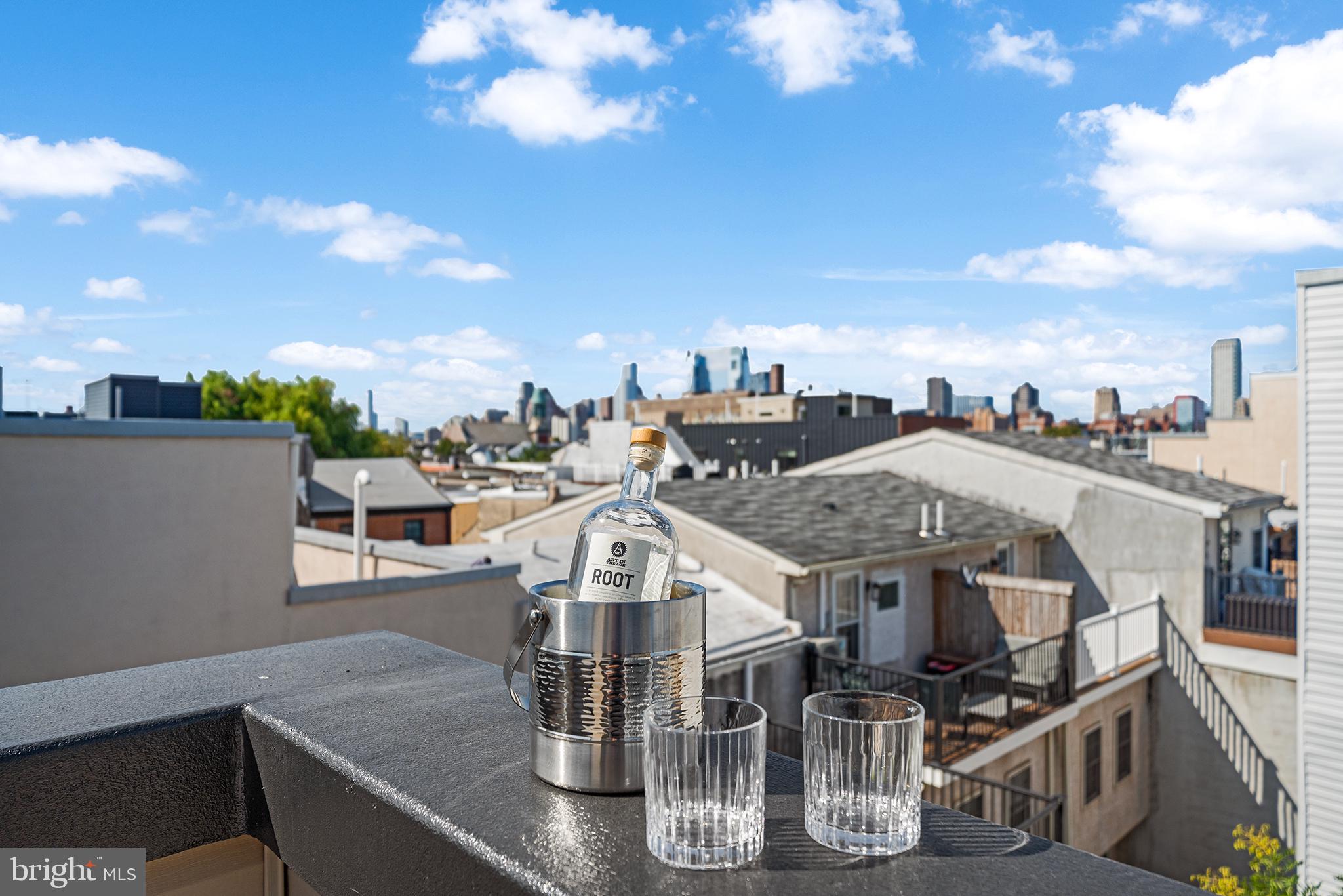 QUEEN VILLAGE - Residential