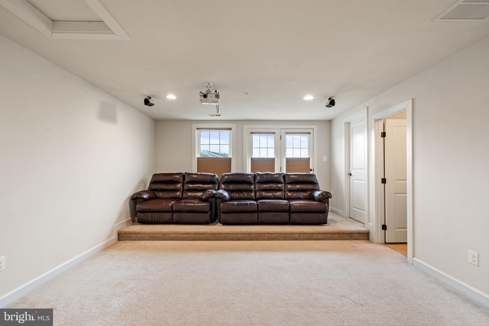 DISCOVERY SQUARE - Residential Lease