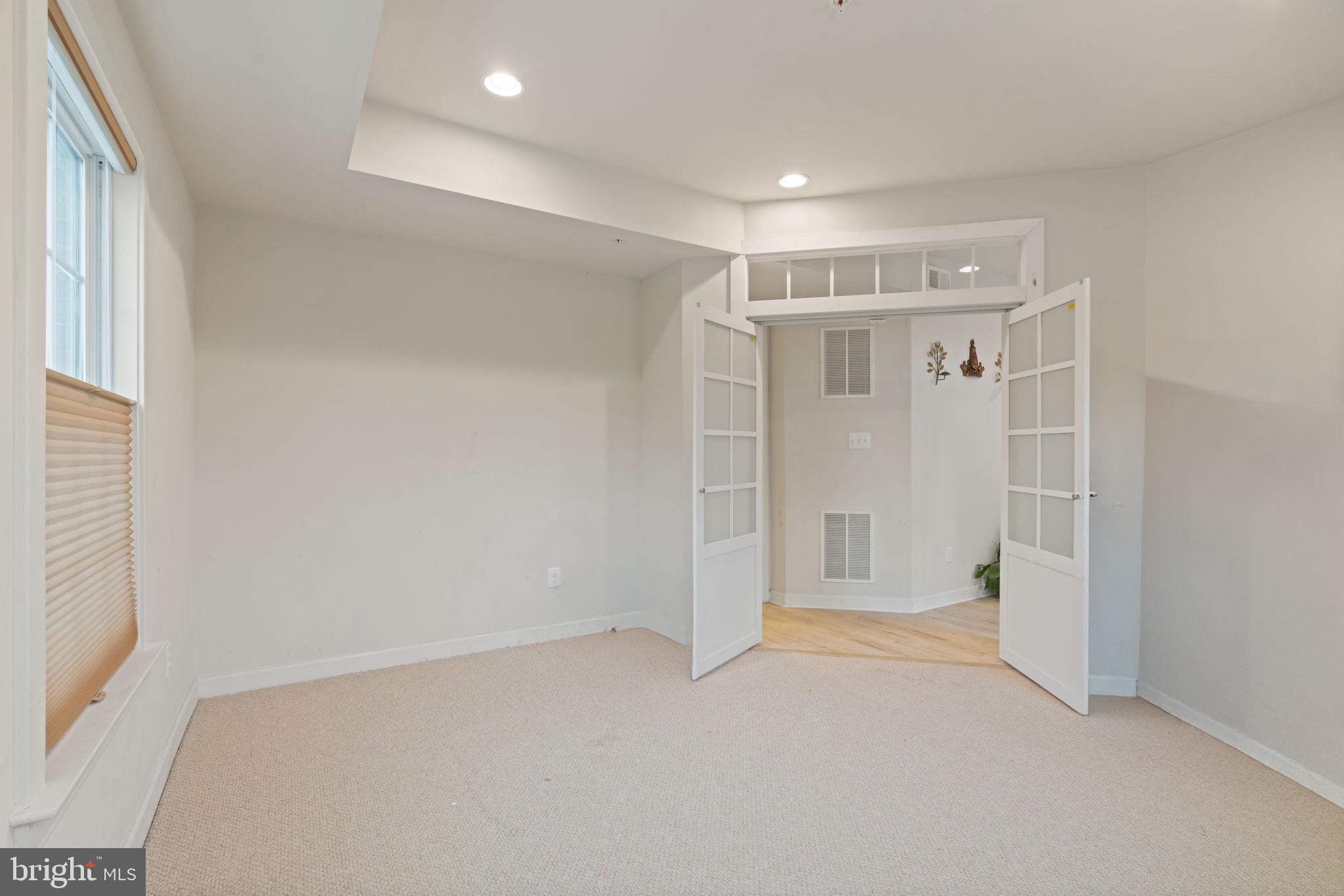 DISCOVERY SQUARE - Residential Lease