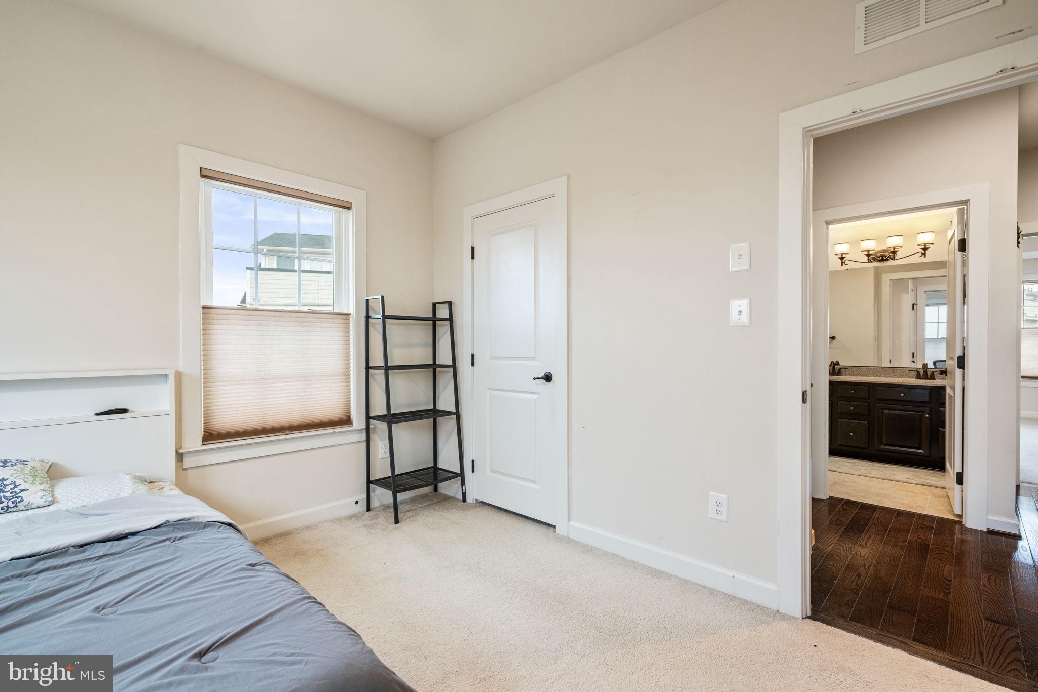 DISCOVERY SQUARE - Residential Lease