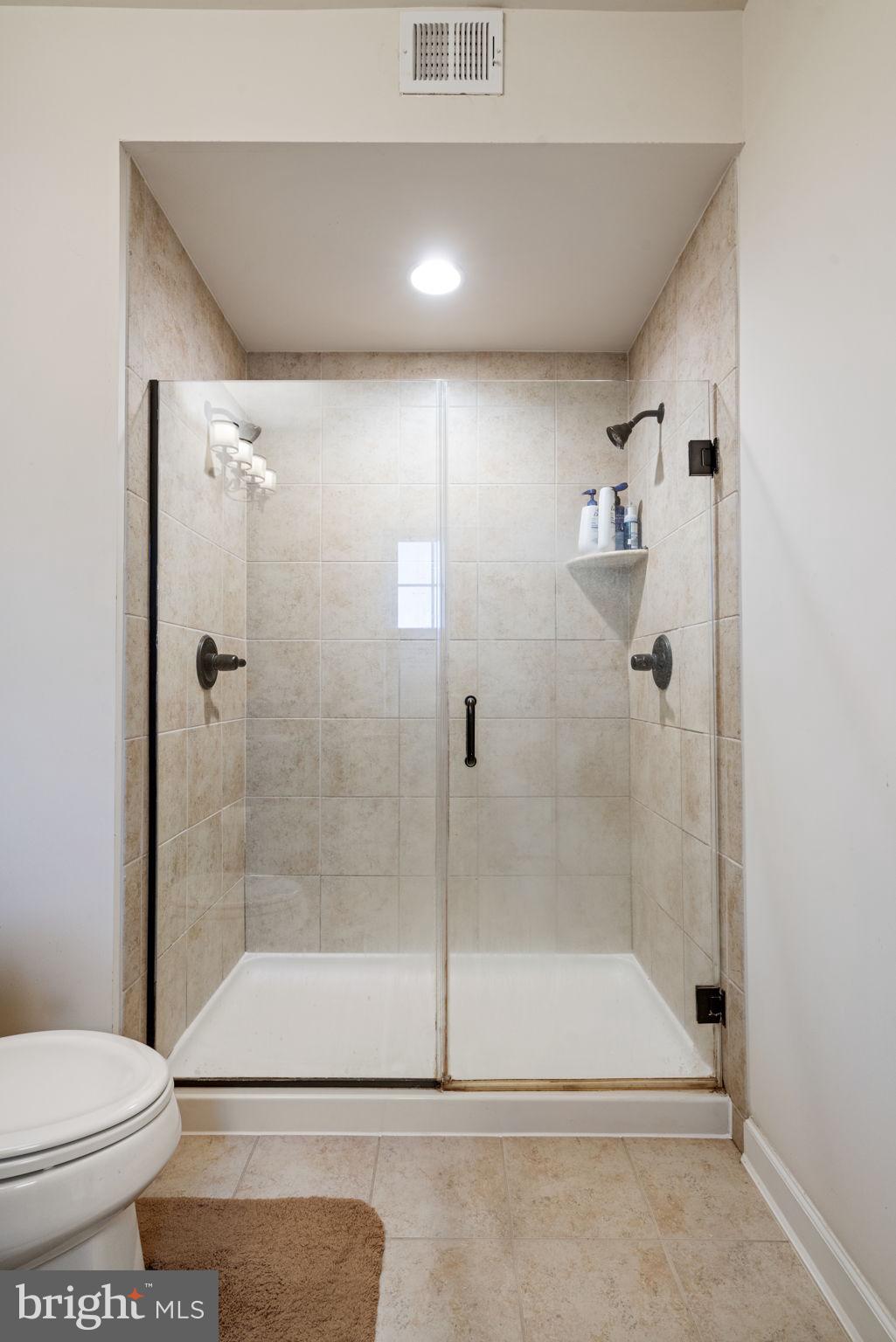 DISCOVERY SQUARE - Residential Lease