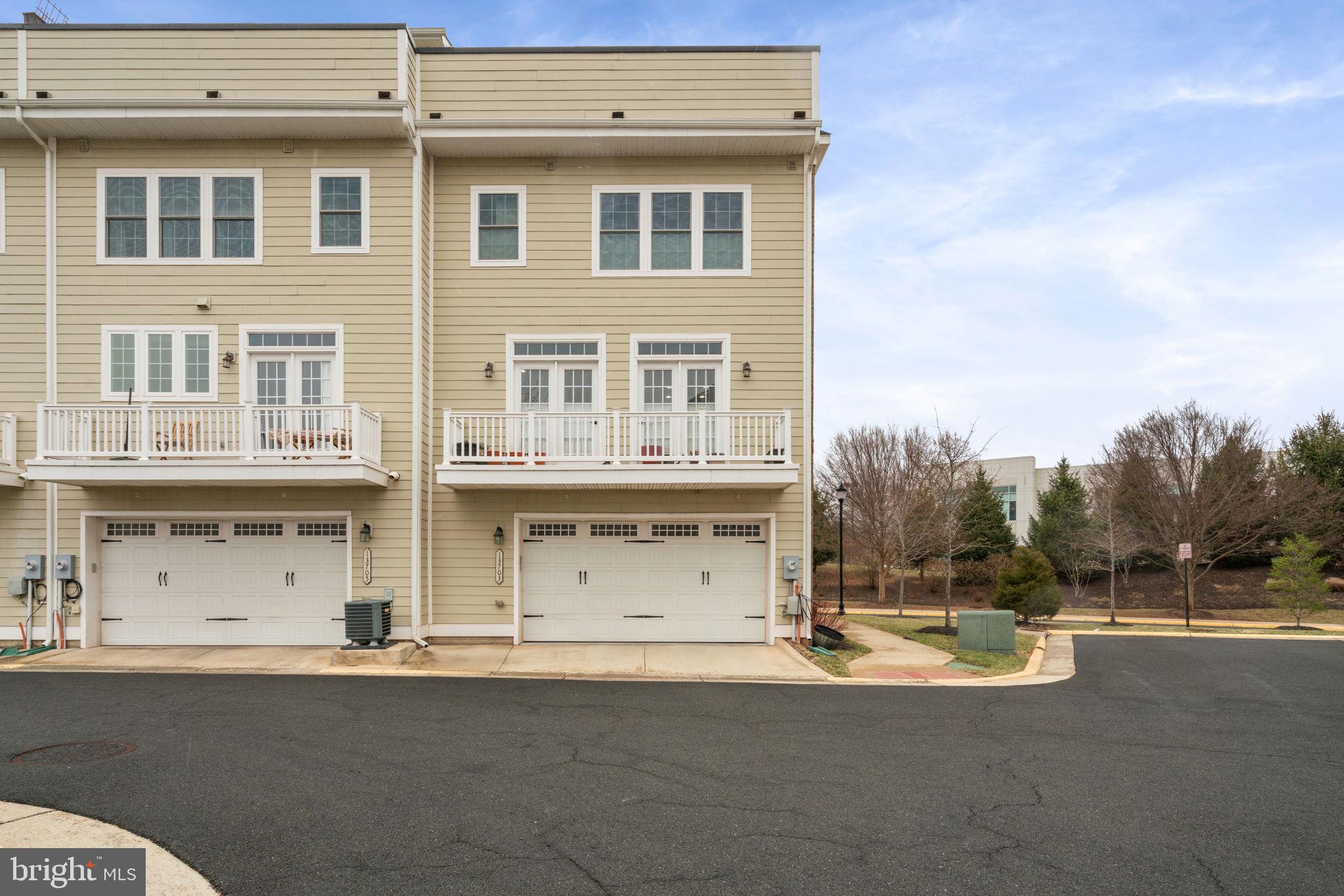 DISCOVERY SQUARE - Residential Lease