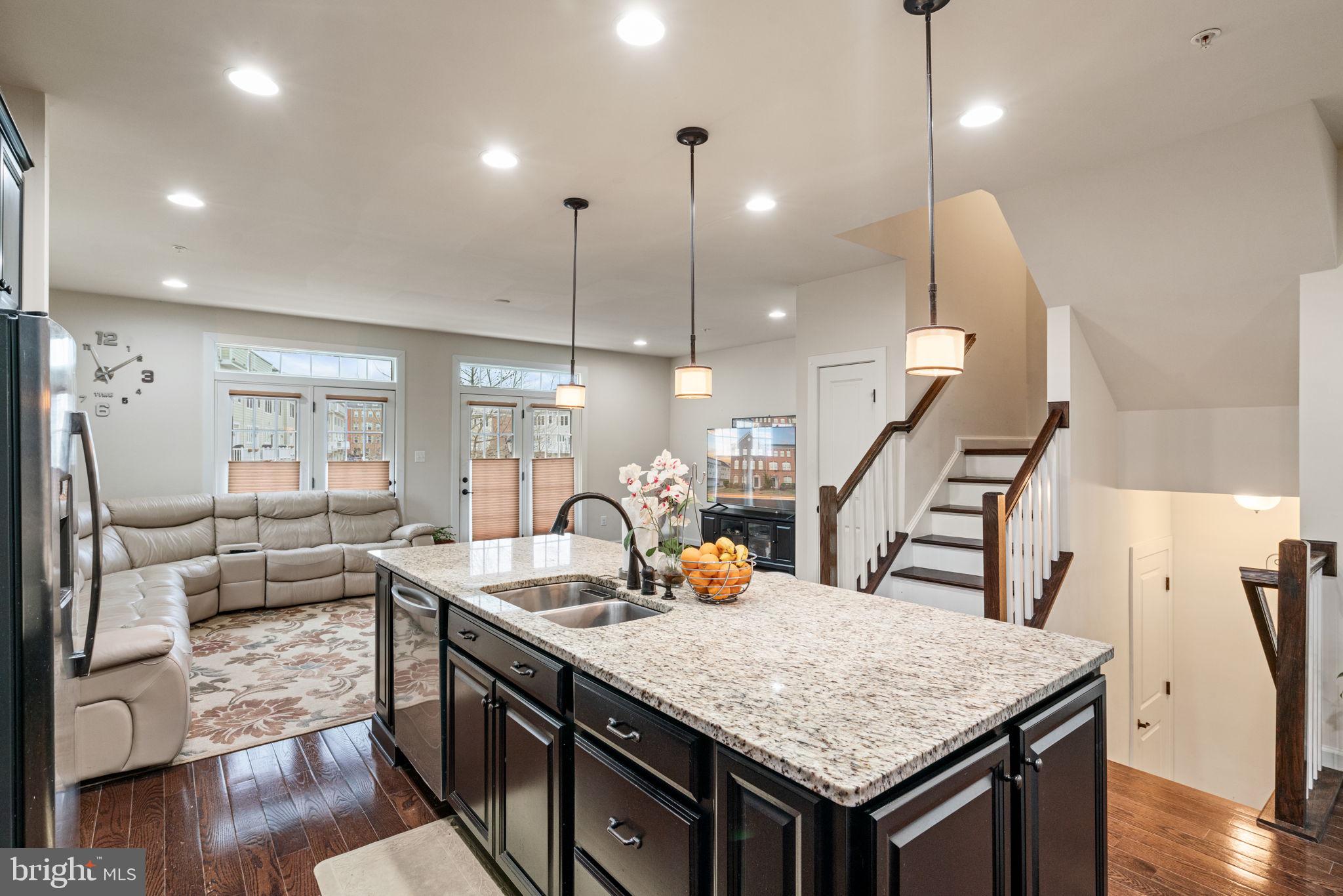 DISCOVERY SQUARE - Residential Lease