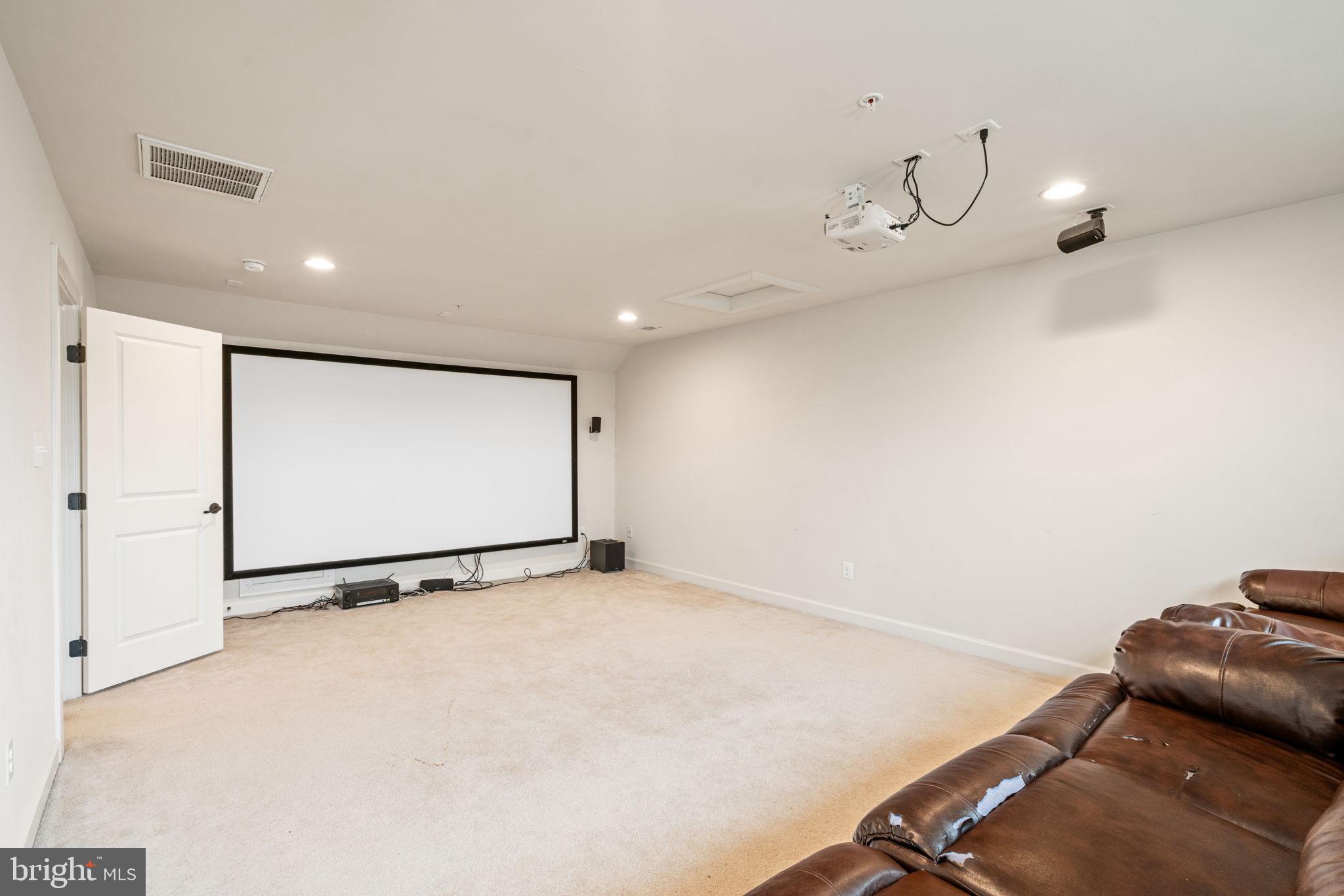 DISCOVERY SQUARE - Residential Lease