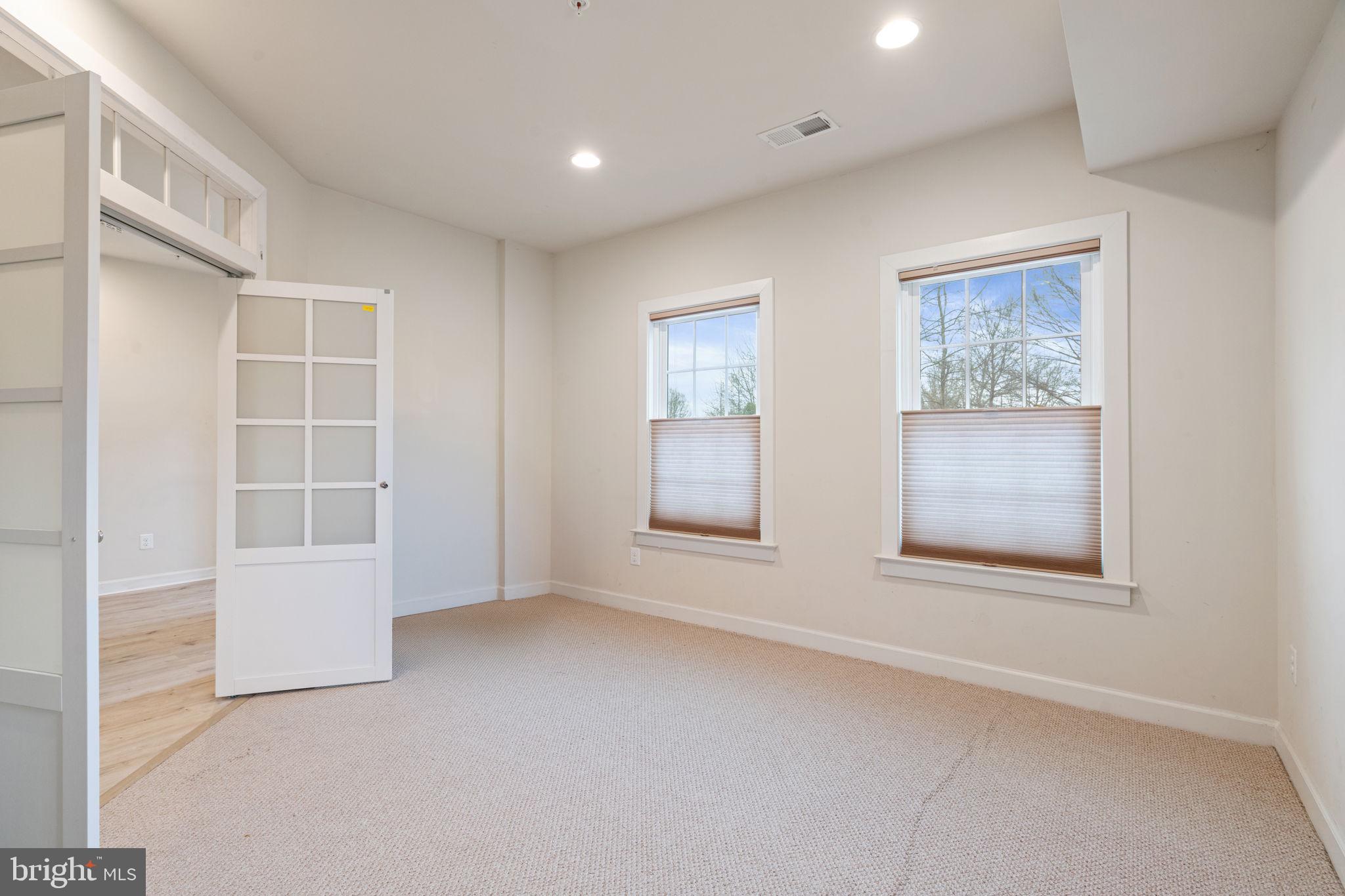 DISCOVERY SQUARE - Residential Lease