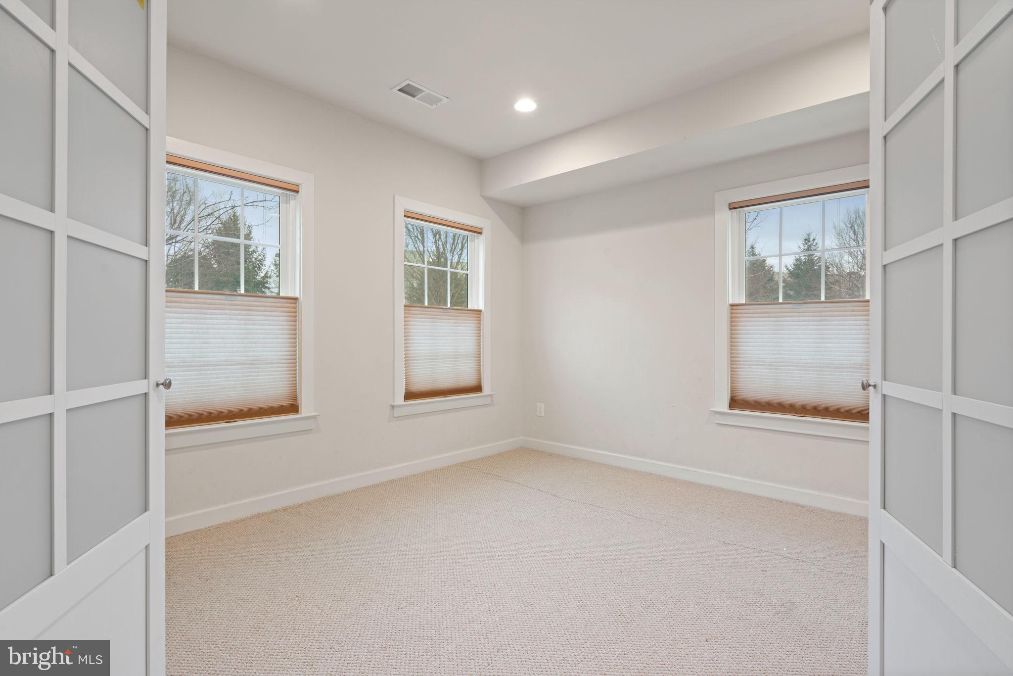 DISCOVERY SQUARE - Residential Lease