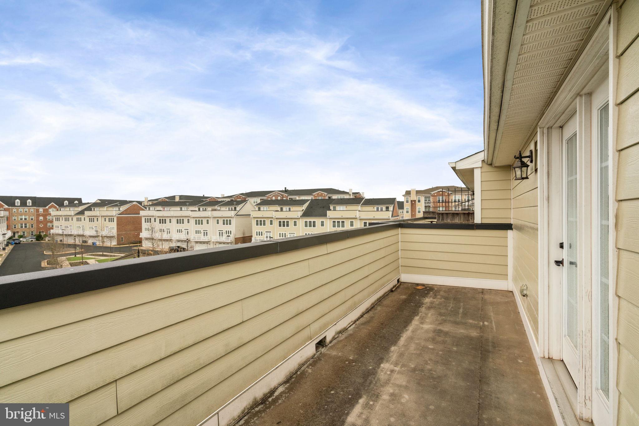 DISCOVERY SQUARE - Residential Lease