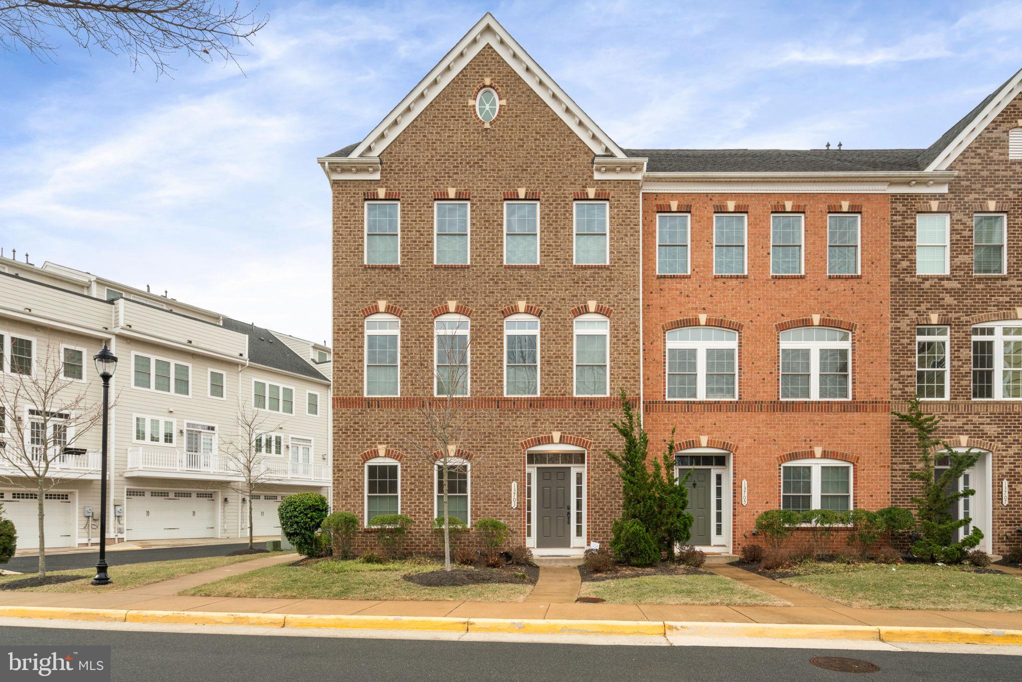 DISCOVERY SQUARE - Residential Lease