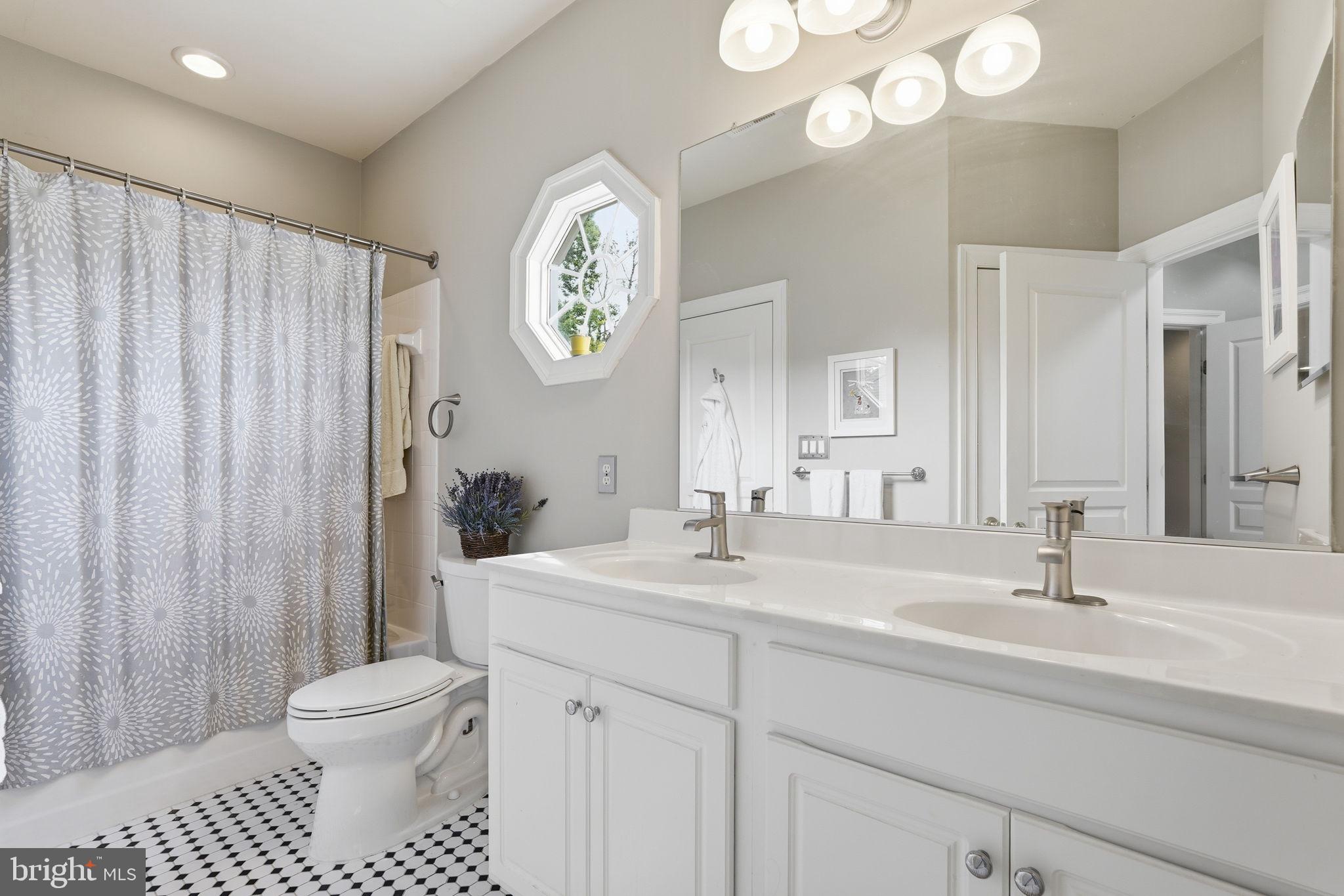 LANSDOWNE ON THE POTOMAC - Residential