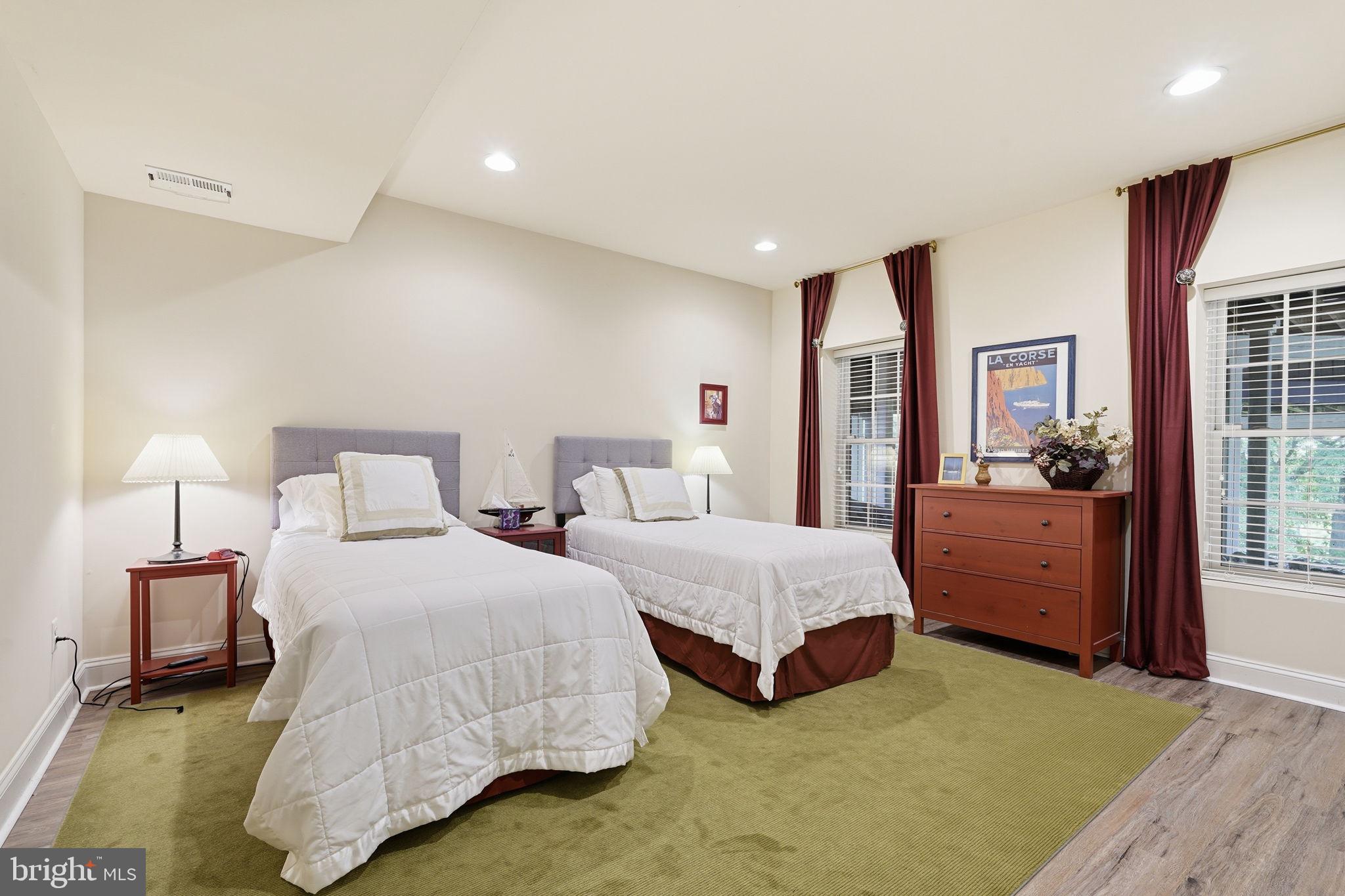 LANSDOWNE ON THE POTOMAC - Residential