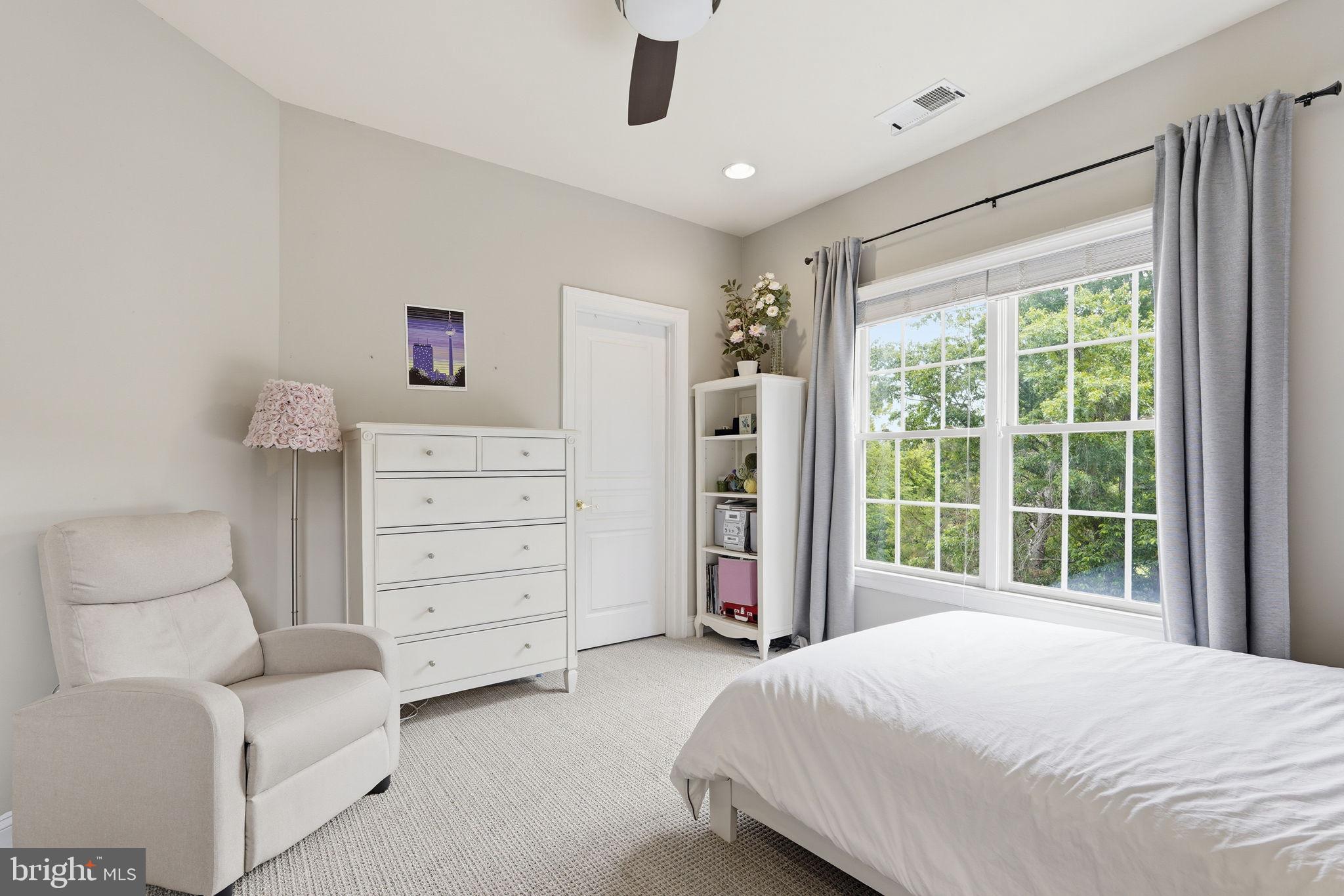 LANSDOWNE ON THE POTOMAC - Residential