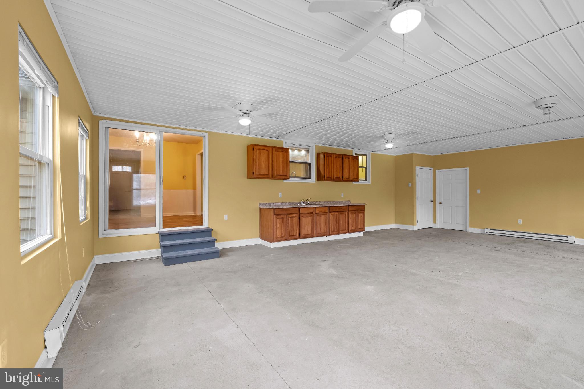 CRESTWOOD - Residential
