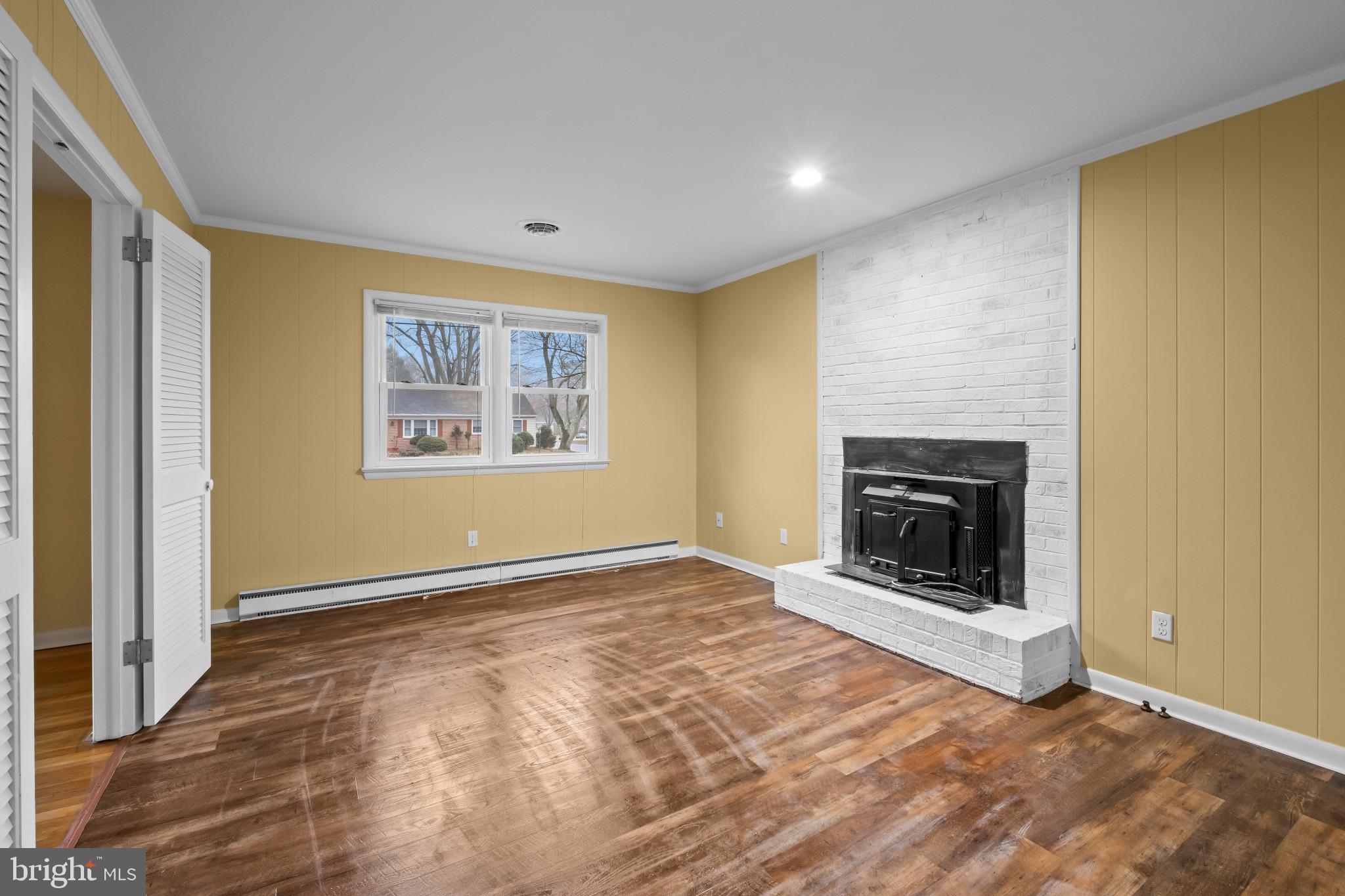 CRESTWOOD - Residential