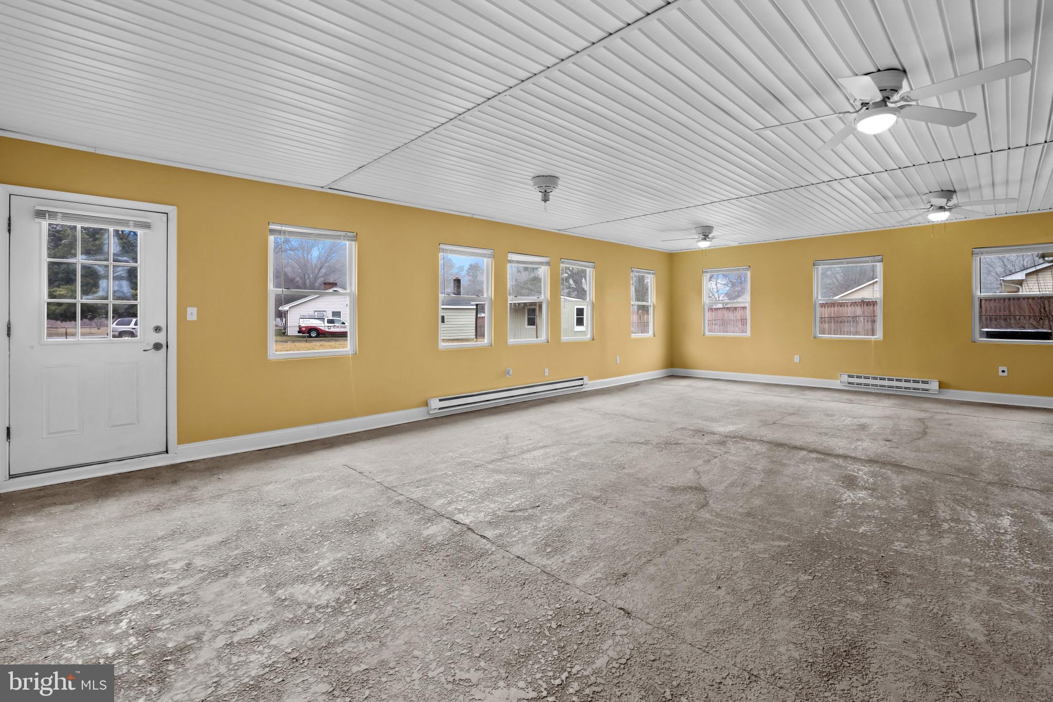 CRESTWOOD - Residential