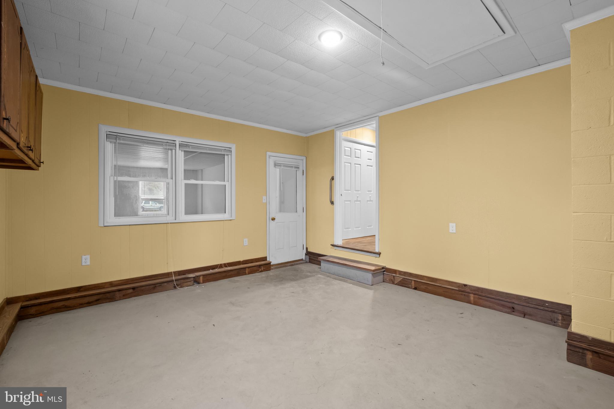 CRESTWOOD - Residential