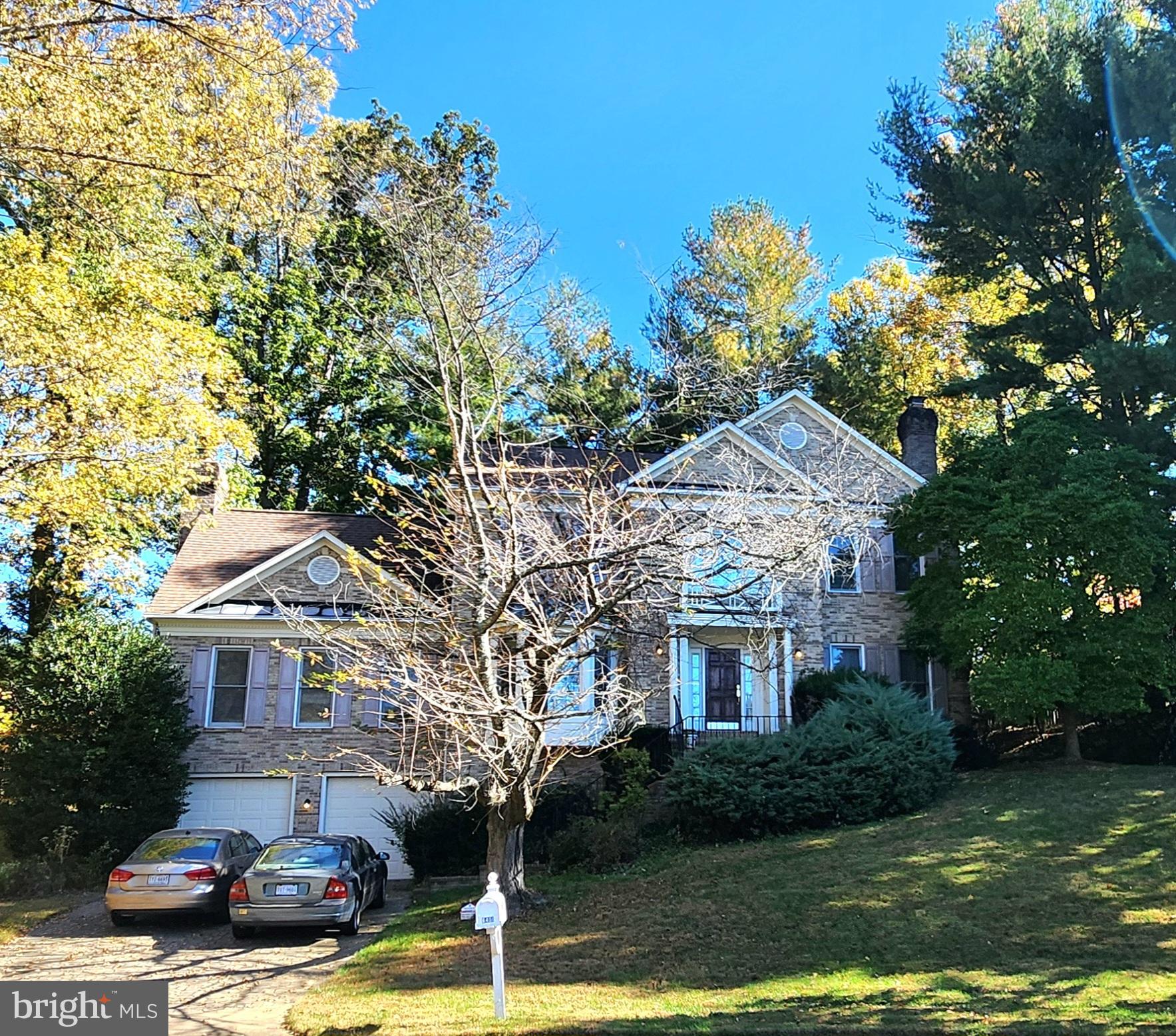 *** HUGE PRICE REDUCTION $150,000 *** NEW START TIME- OPEN SATURDAY FEB 8 11:30 - 2:00 PM *** LOCATION, LOCATION, LOCATION FANTASTIC HOME WAITING FOR THE RIGHT BUYER - JUST 1.3 MILES/4 MINS OFF I-66 EAST & 12-15 MIN WALK TO THE METRO- McLEAN HS DISTRICT - 7 MINUTES TO DOWNTOWN MclEAN - 15 MINS TO DOWNTOWN DC - CLOSE TO MANY PRIVATE SCHOOLS AS WELL - HOUSE SITS ON A PRIVATE LOT WITH 0.46 ACRES - 3 LEVELS WITH 5 BEDROOMS AND 4.5 BATHS - HARDWOOD THROUGHOUT MAIN LEVEL ARE IN OUTSTANDING SHAPE- 2 WOOD BURNING FIREPLACES.  THE ROOF IS 7-8 YEARS OLD,  THE DUAL ZONE HVAC SYSTEMS ARE BETWEEN 2-7 YEARS OLD .  WATER HEATER APROX 3-4 YEARS OLD. BUILT-IN SUBZERO, NEWER GE PROFILE DOUBLE OVEN & KITCHEN AID DISHWASHER