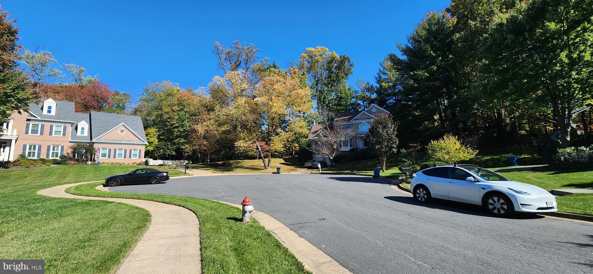 MC LEAN COURT - Residential