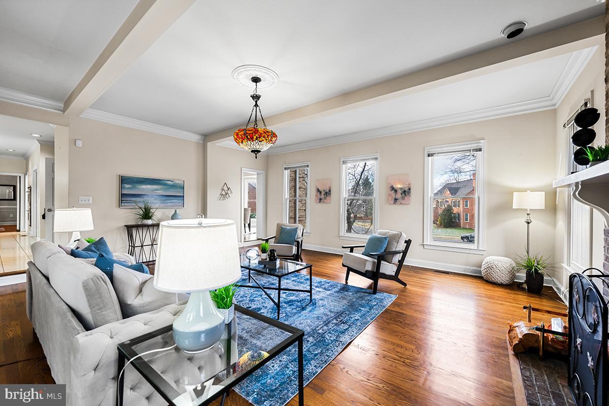 MC LEAN COURT - Residential