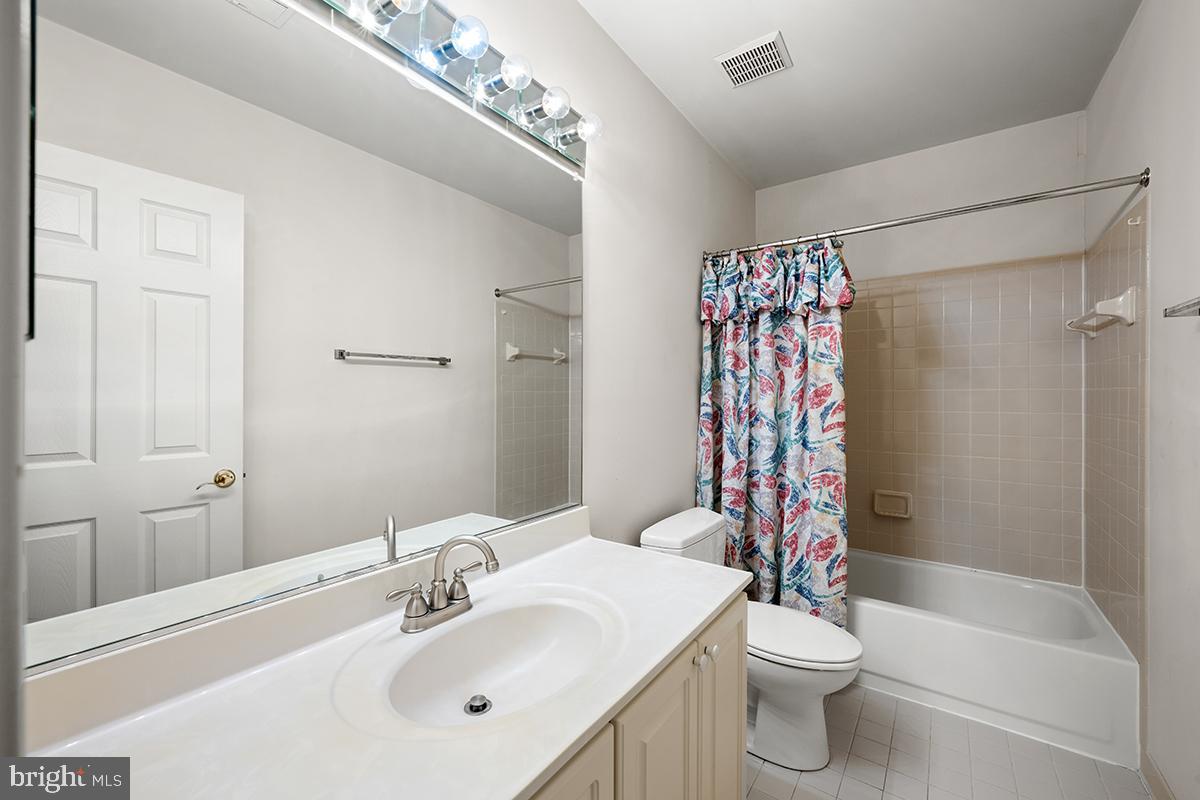 MC LEAN COURT - Residential