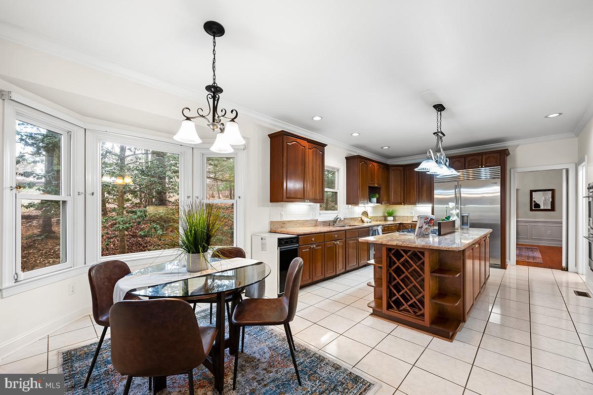 MC LEAN COURT - Residential