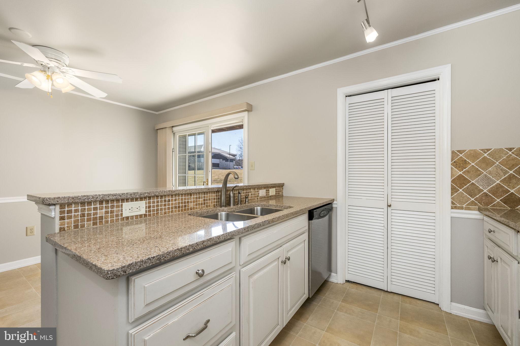 SEVEN OAKS - Residential