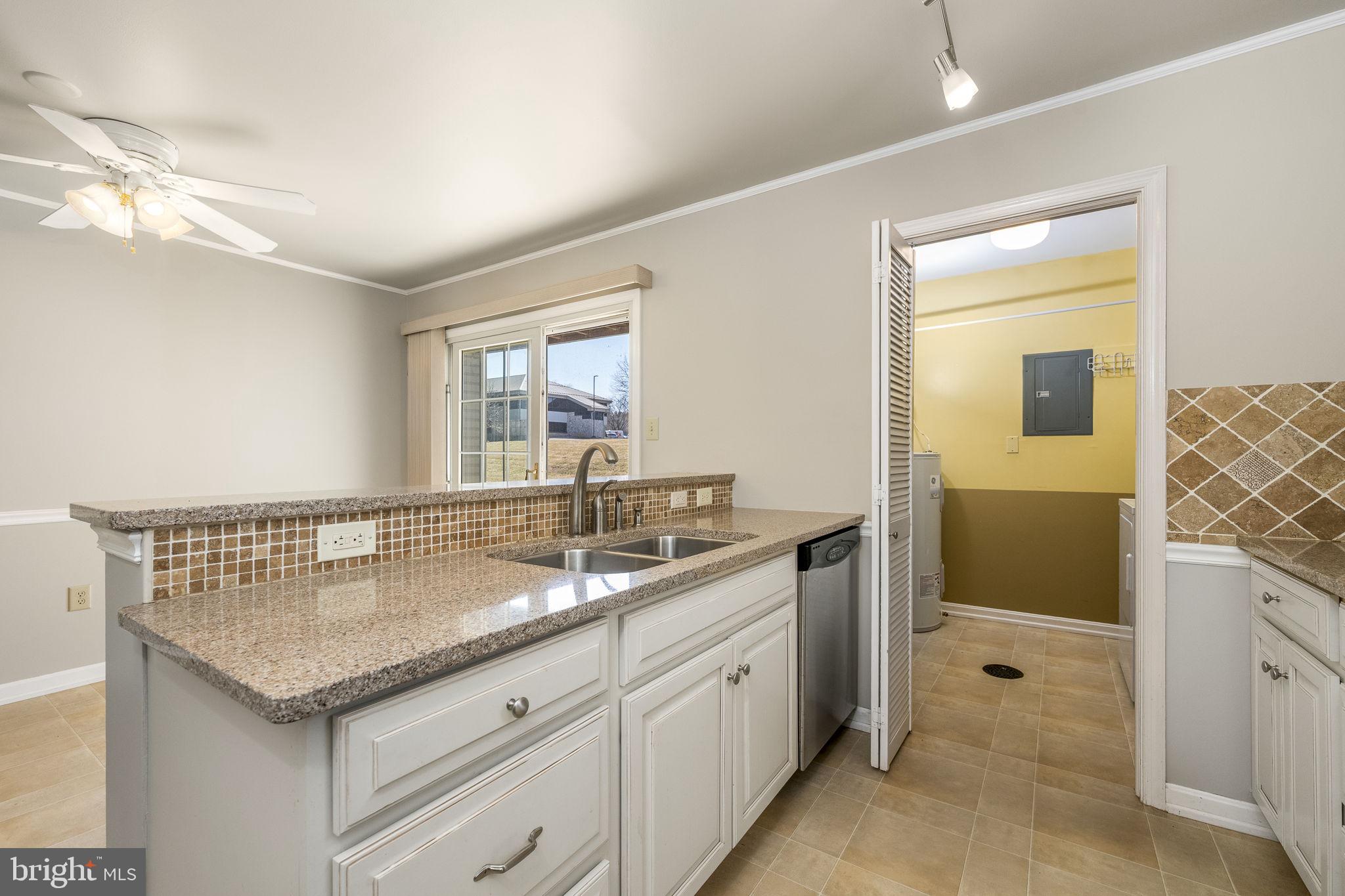 SEVEN OAKS - Residential