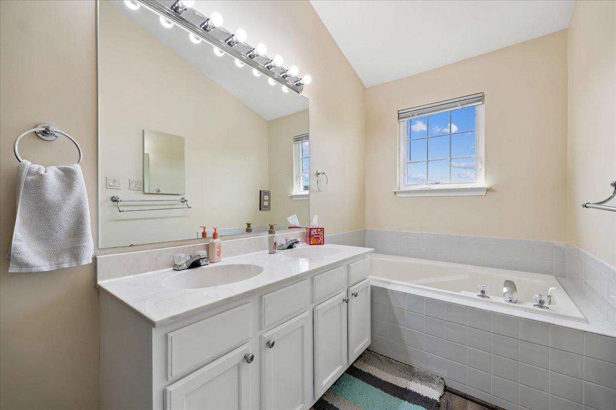 RIDGEFIELD - Residential