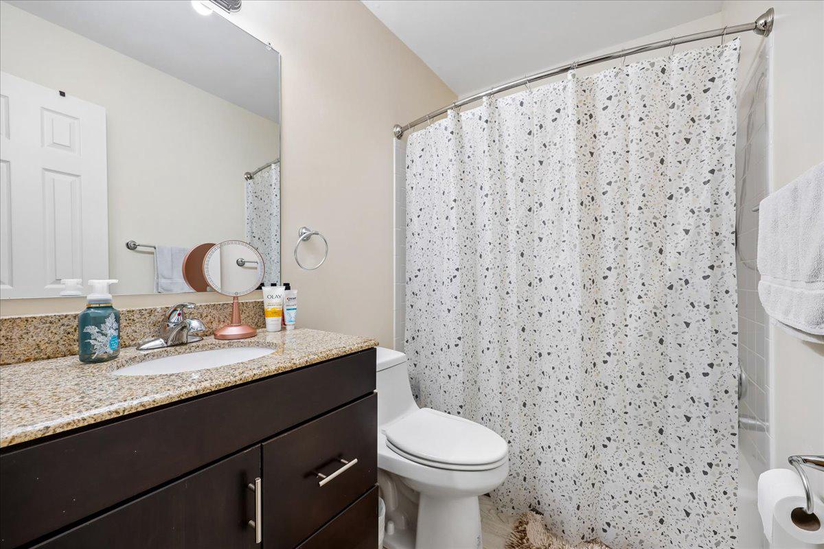 RIDGEFIELD - Residential