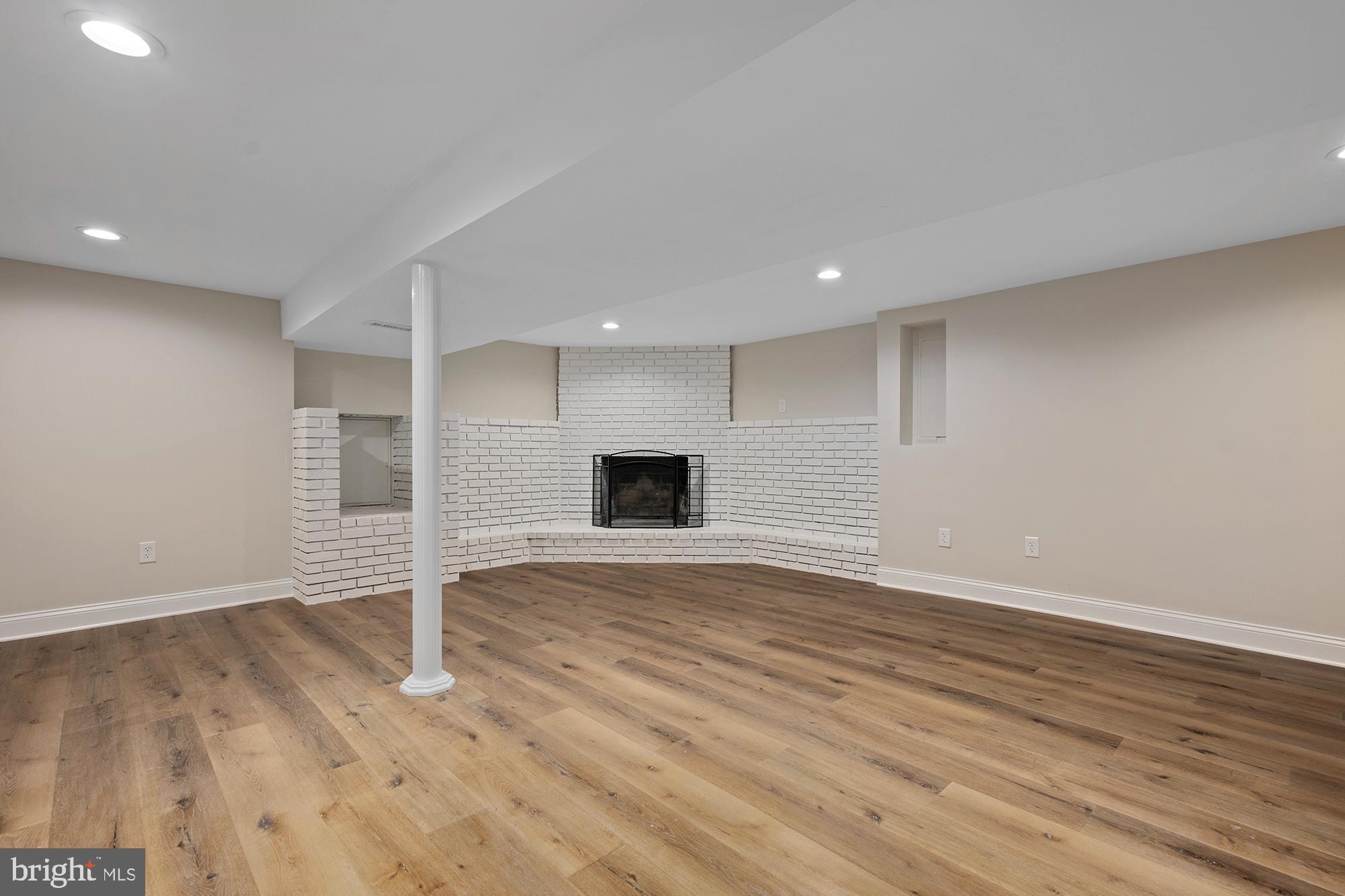 COLONIAL DRIVE - Residential