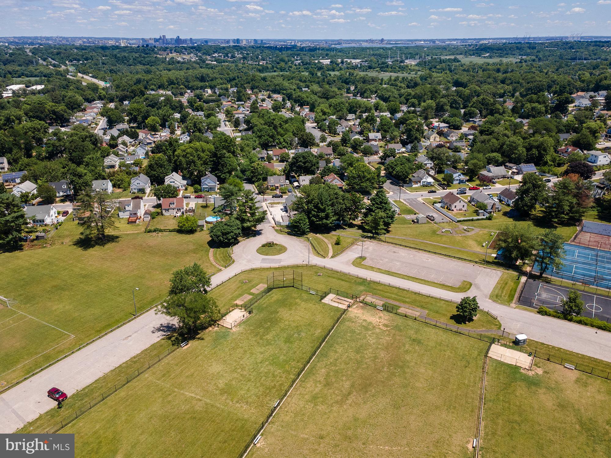 COLONIAL DRIVE - Residential