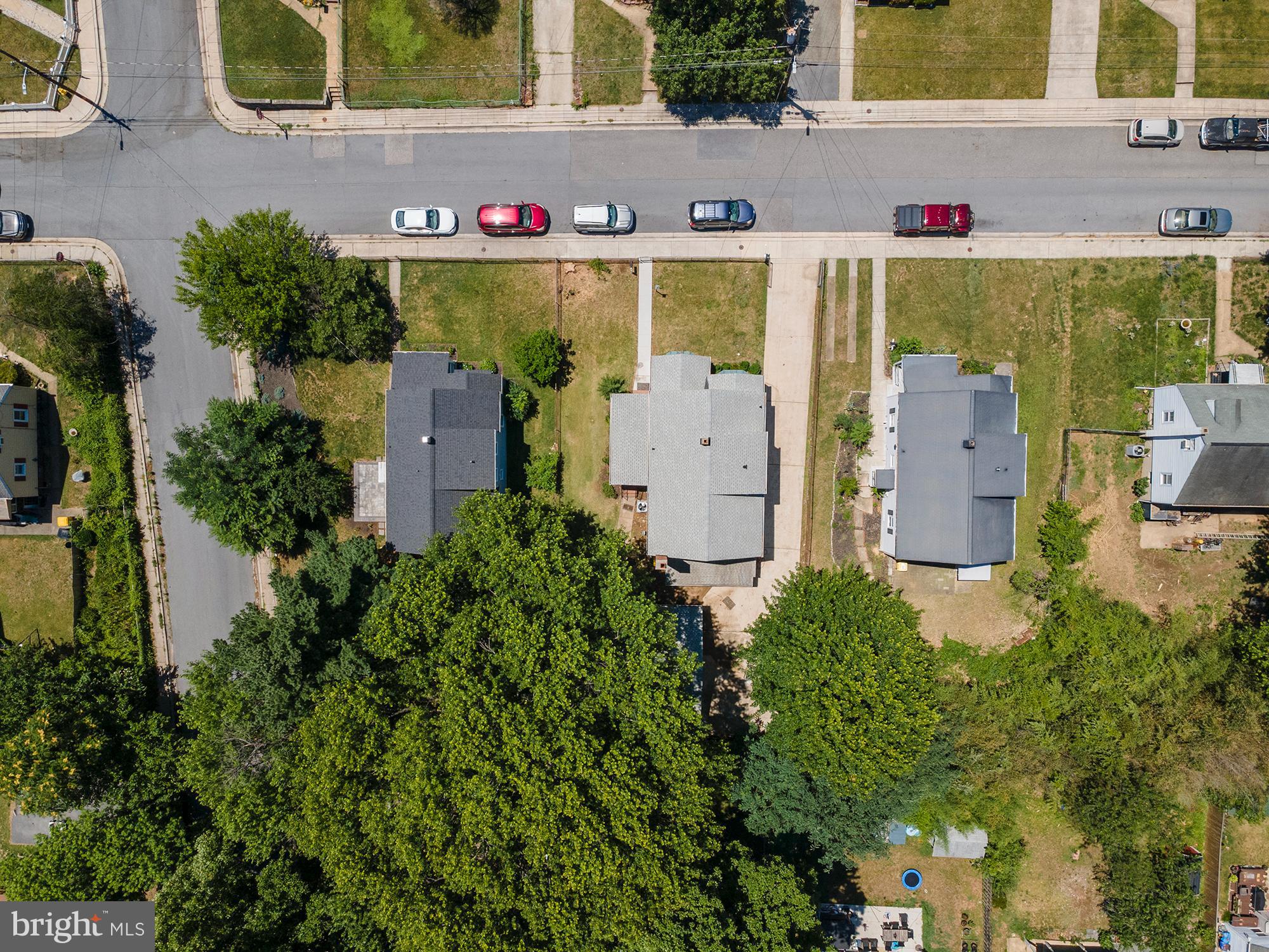COLONIAL DRIVE - Residential