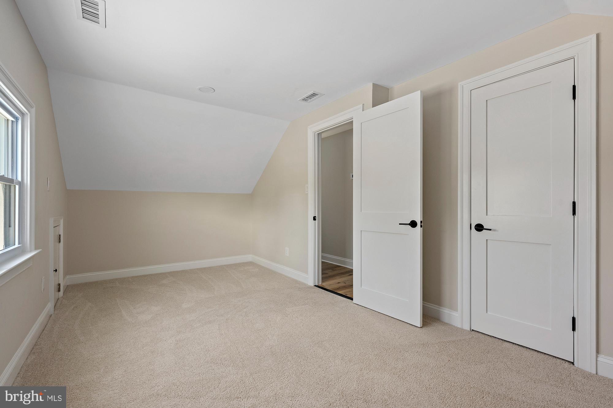COLONIAL DRIVE - Residential