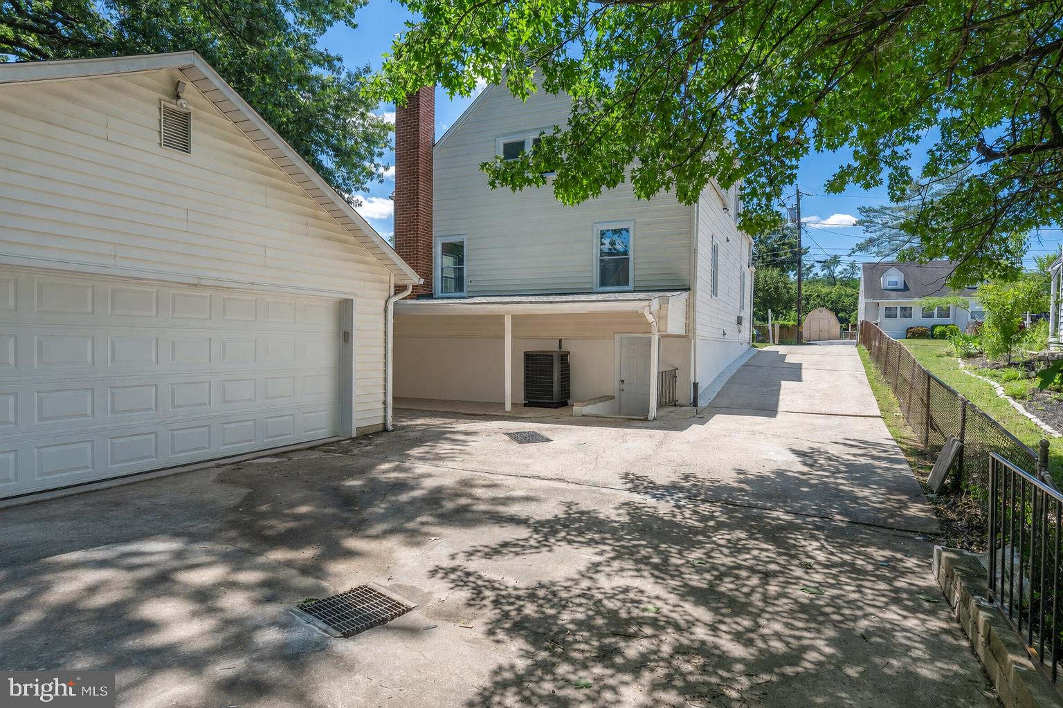COLONIAL DRIVE - Residential
