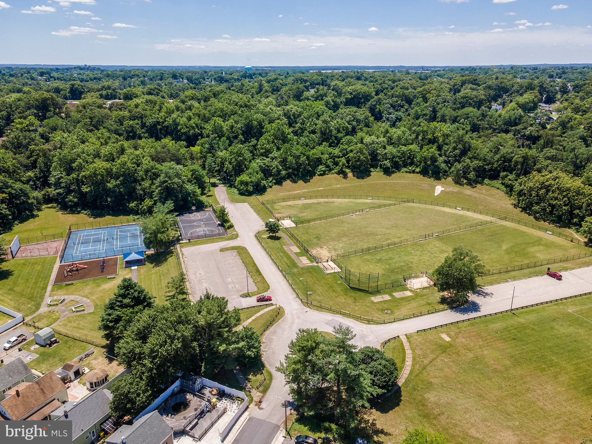 COLONIAL DRIVE - Residential