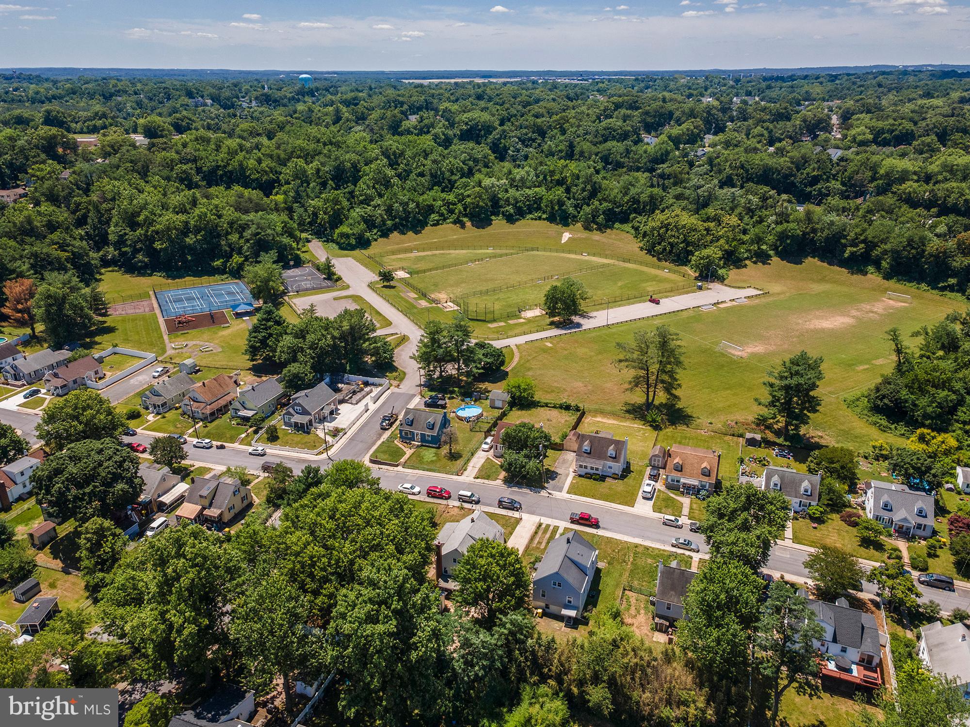 COLONIAL DRIVE - Residential