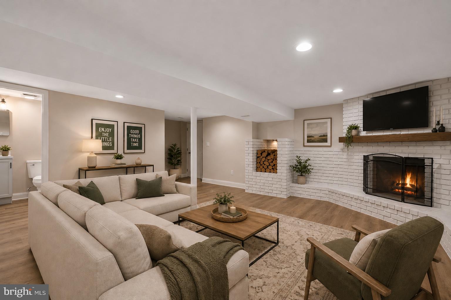 COLONIAL DRIVE - Residential