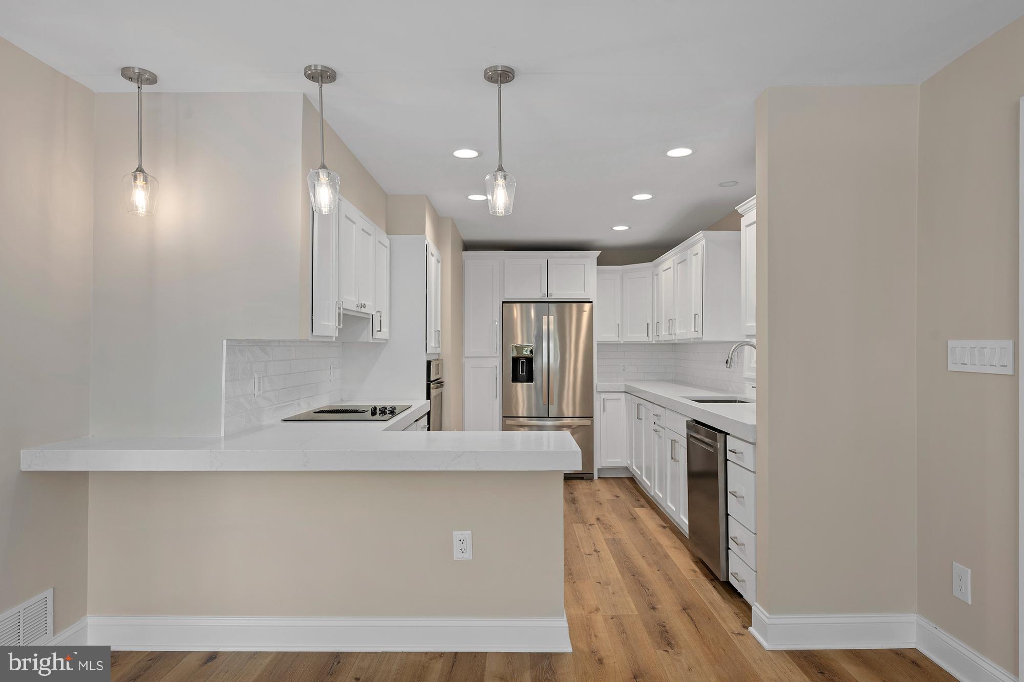 COLONIAL DRIVE - Residential