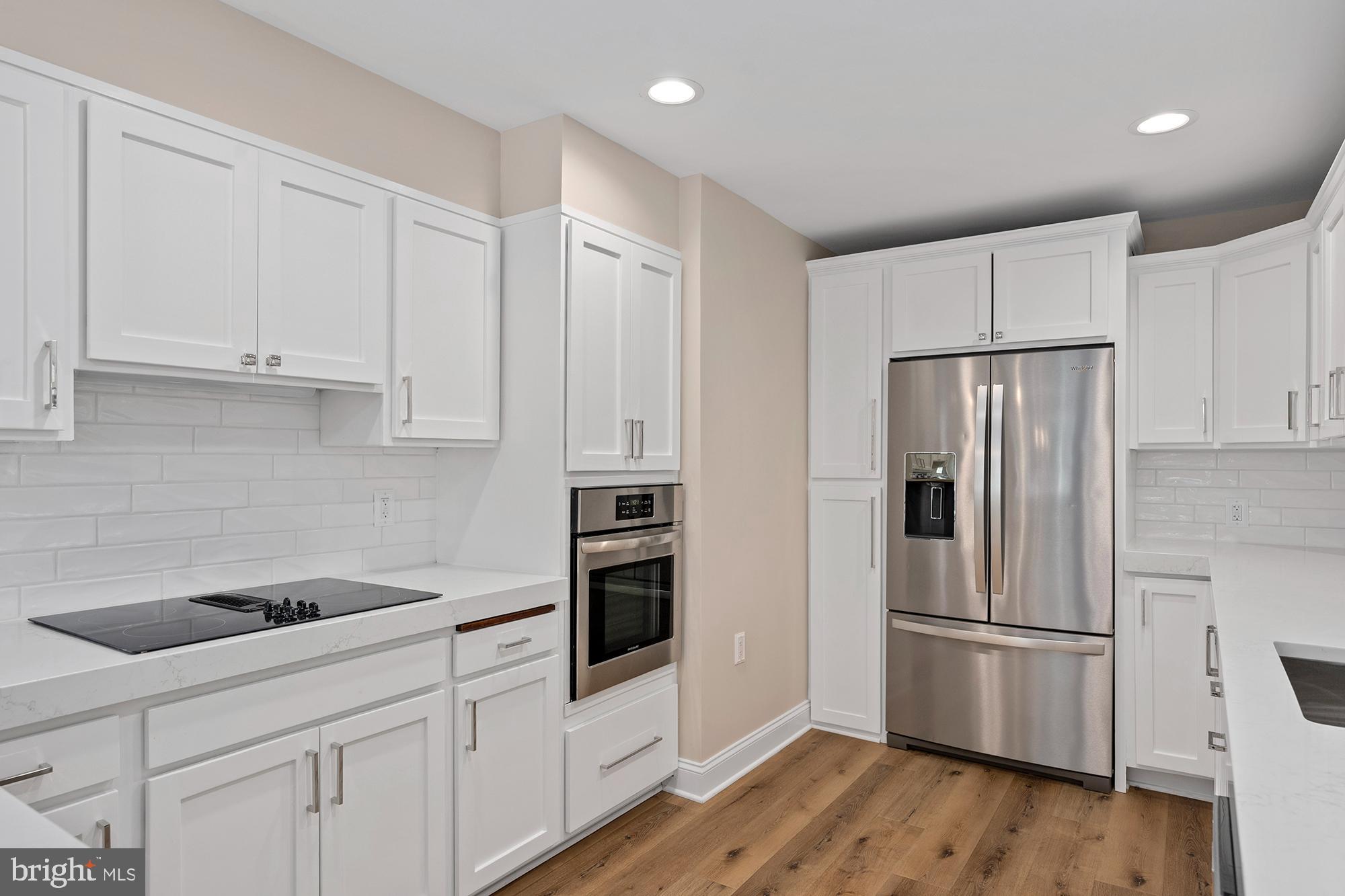 COLONIAL DRIVE - Residential