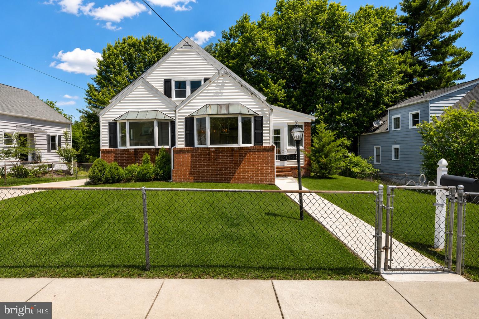 COLONIAL DRIVE - Residential
