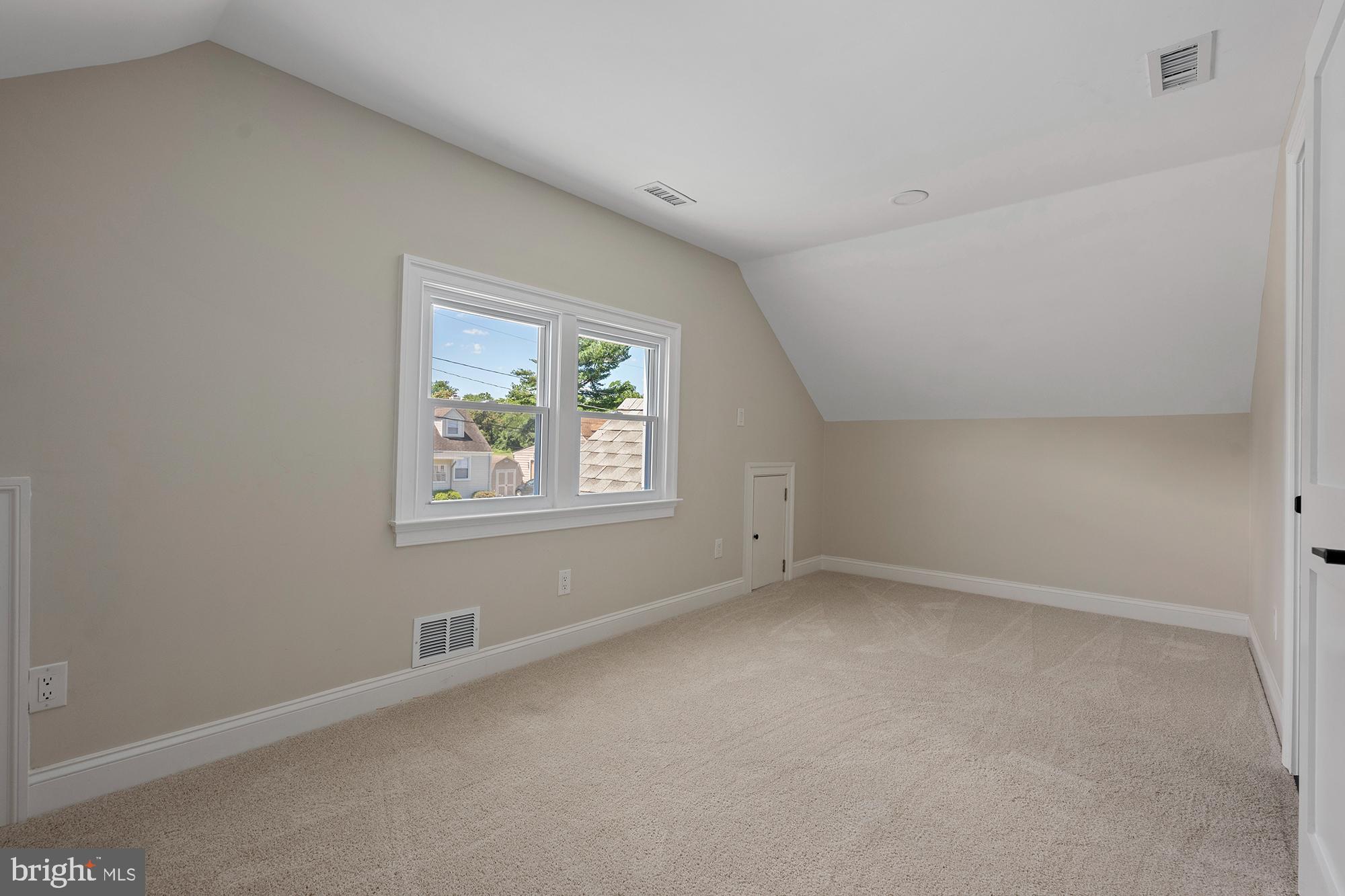 COLONIAL DRIVE - Residential