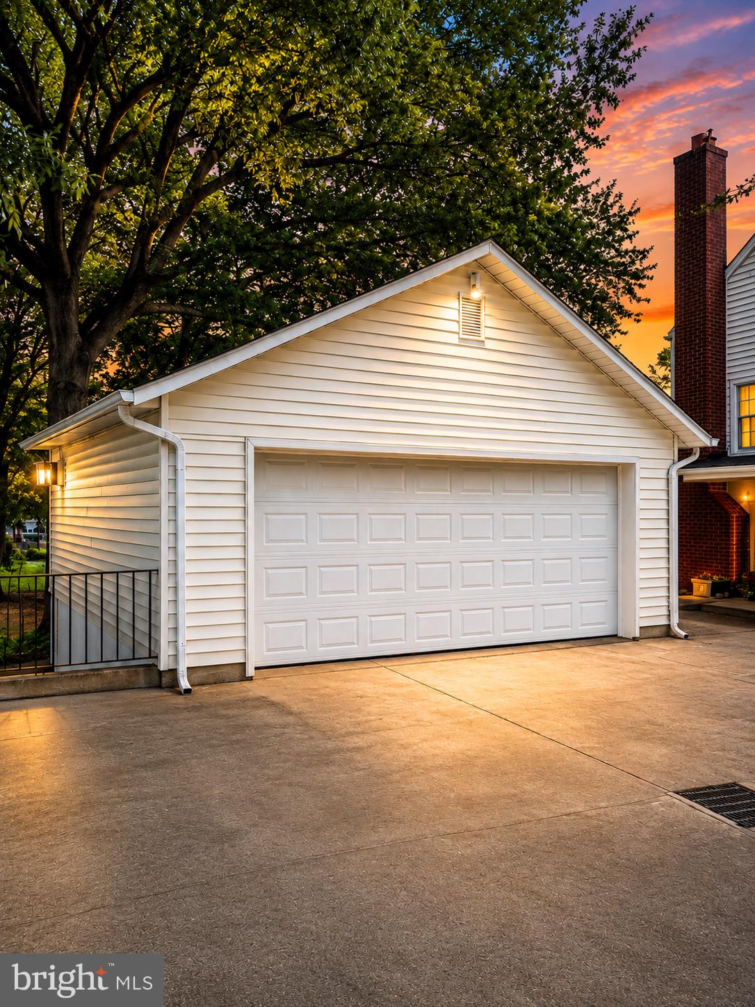 COLONIAL DRIVE - Residential
