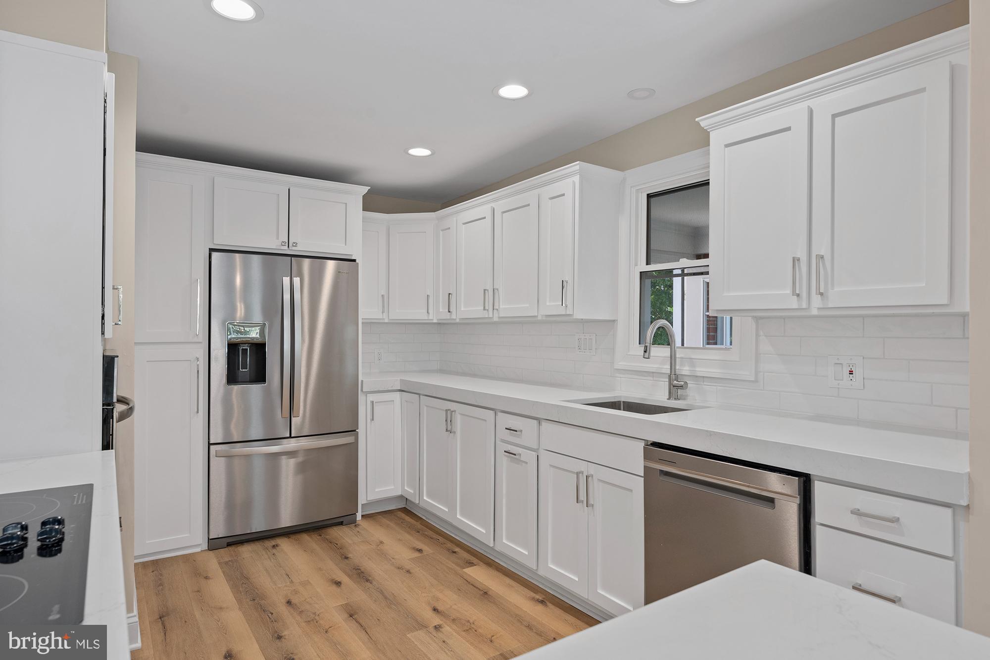 COLONIAL DRIVE - Residential