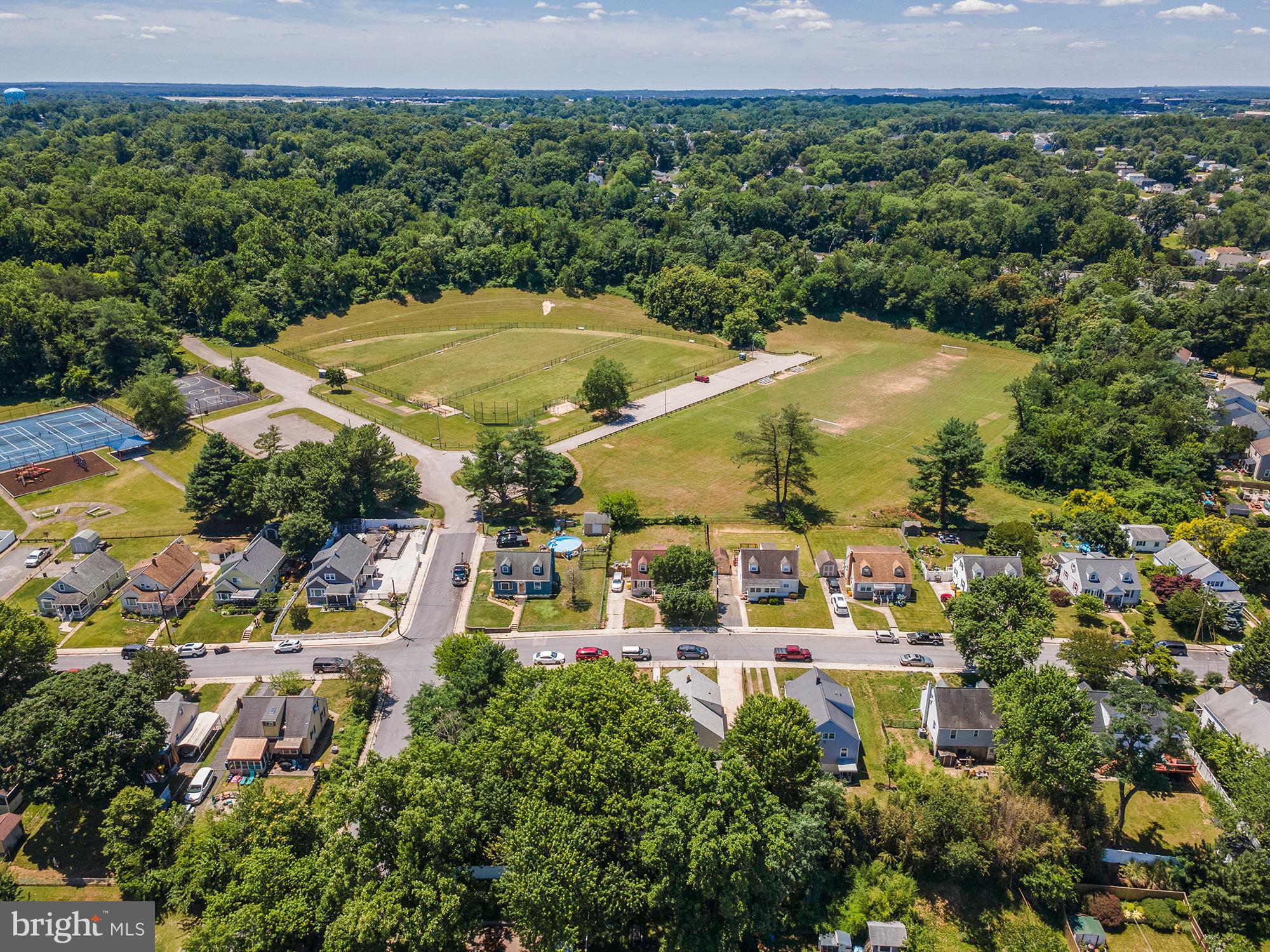 COLONIAL DRIVE - Residential