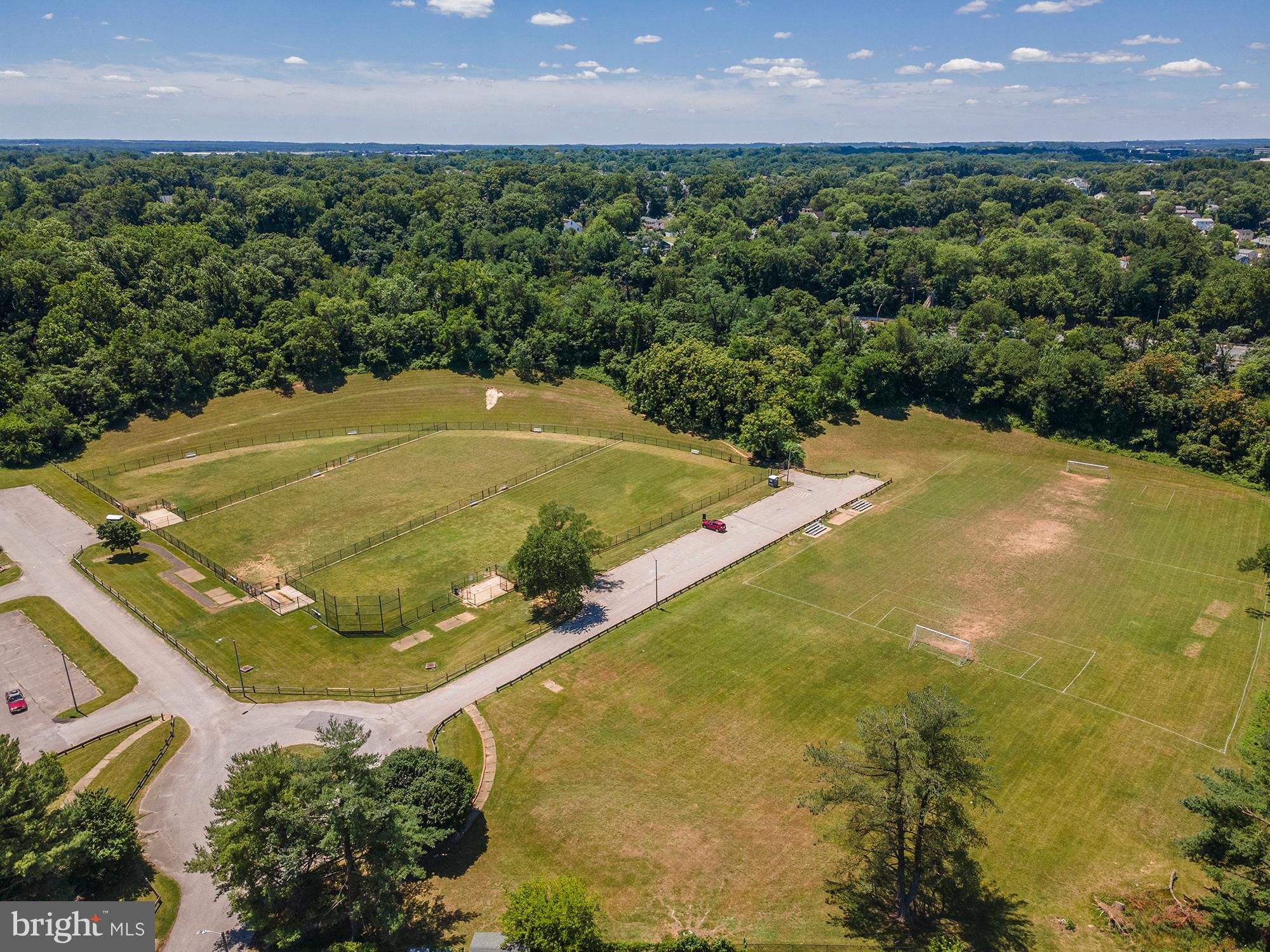 COLONIAL DRIVE - Residential
