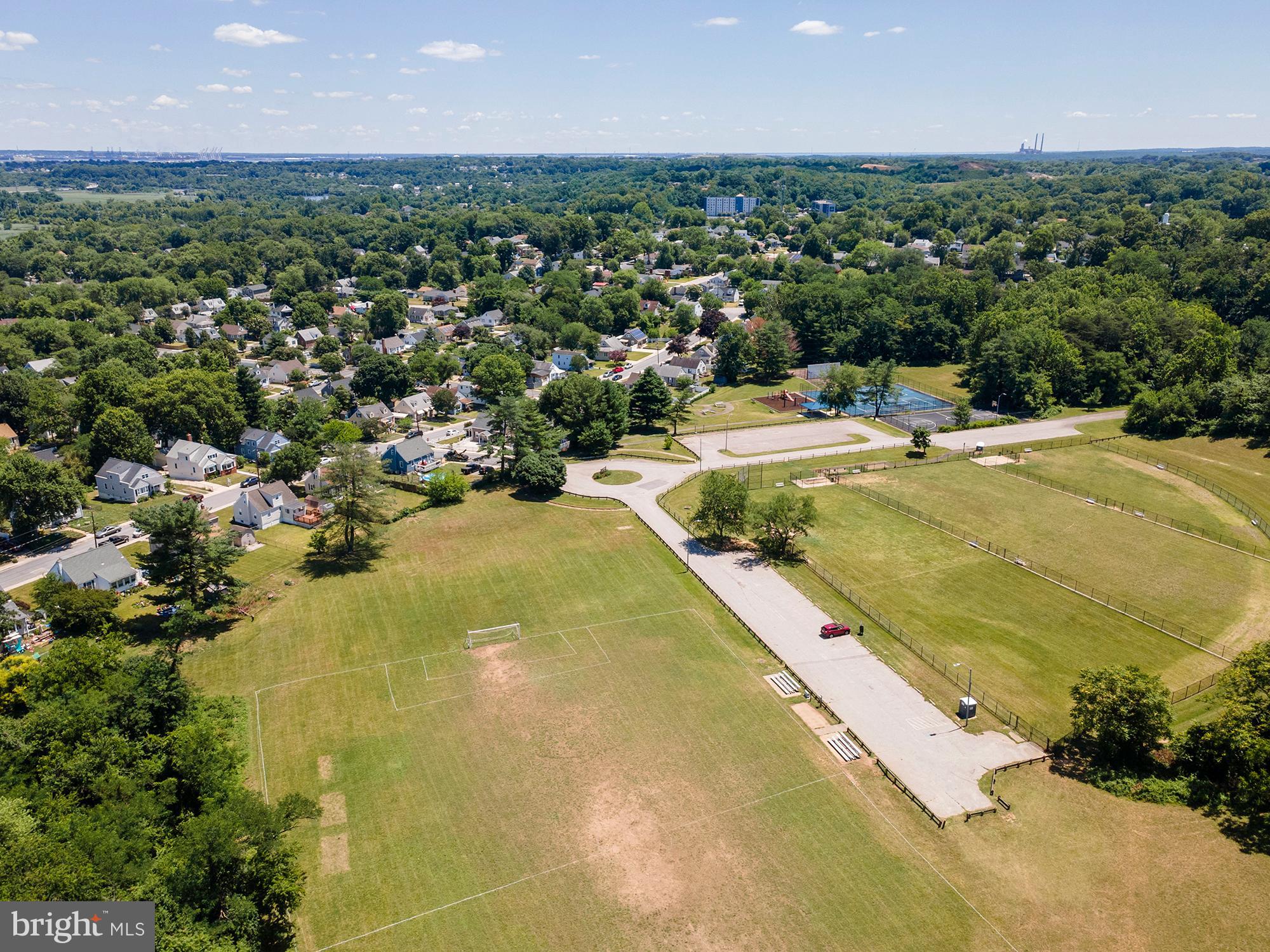 COLONIAL DRIVE - Residential